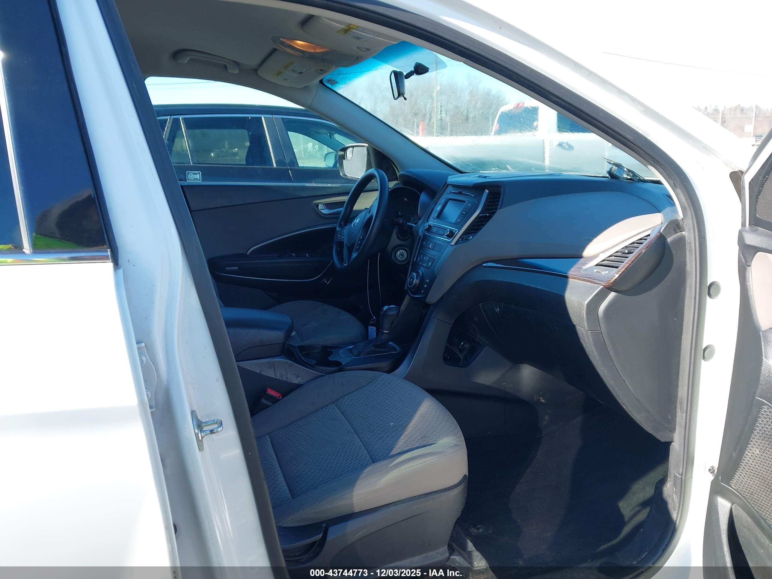 HYUNDAI SANTA image 5