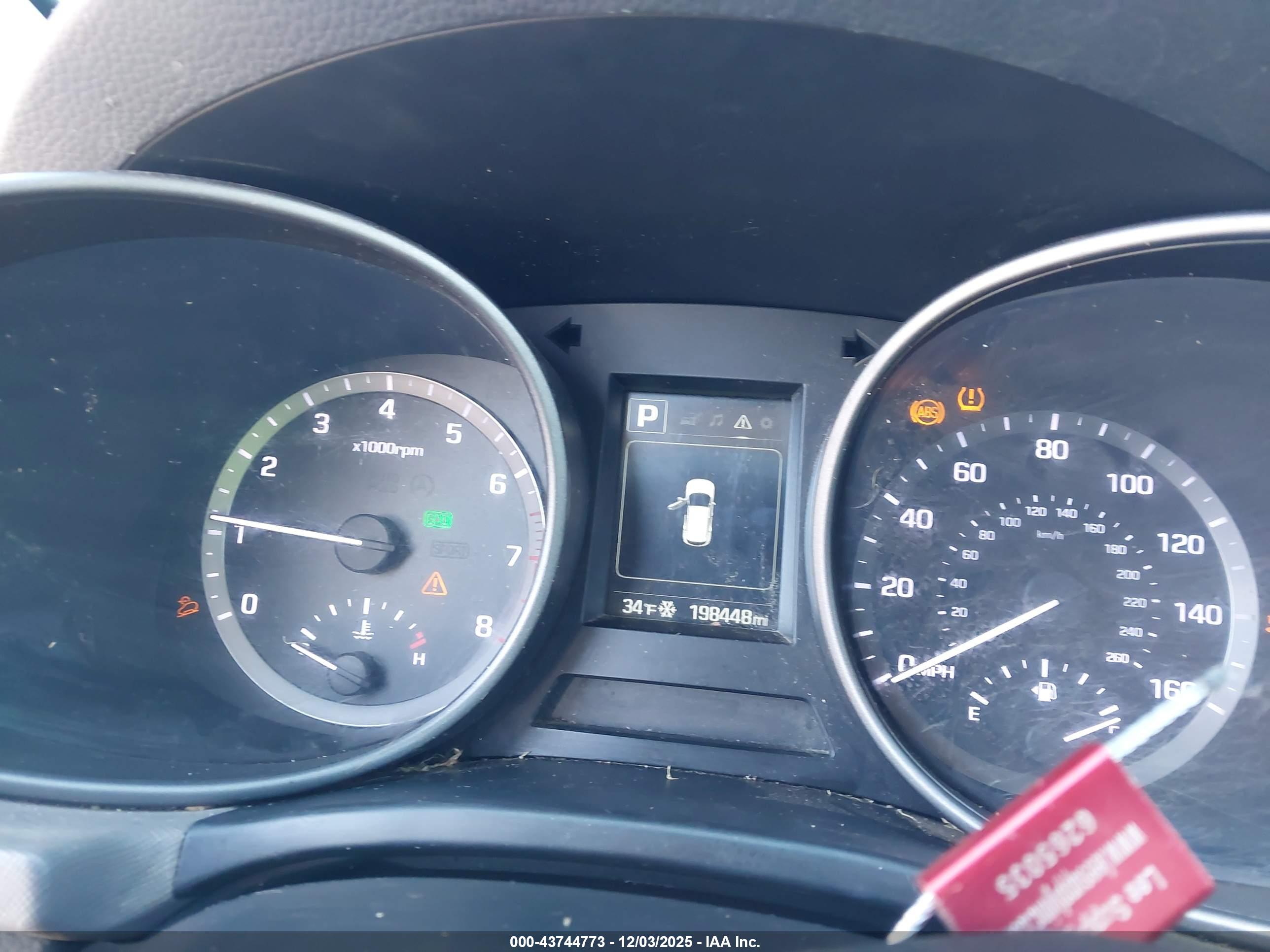 HYUNDAI SANTA image 7