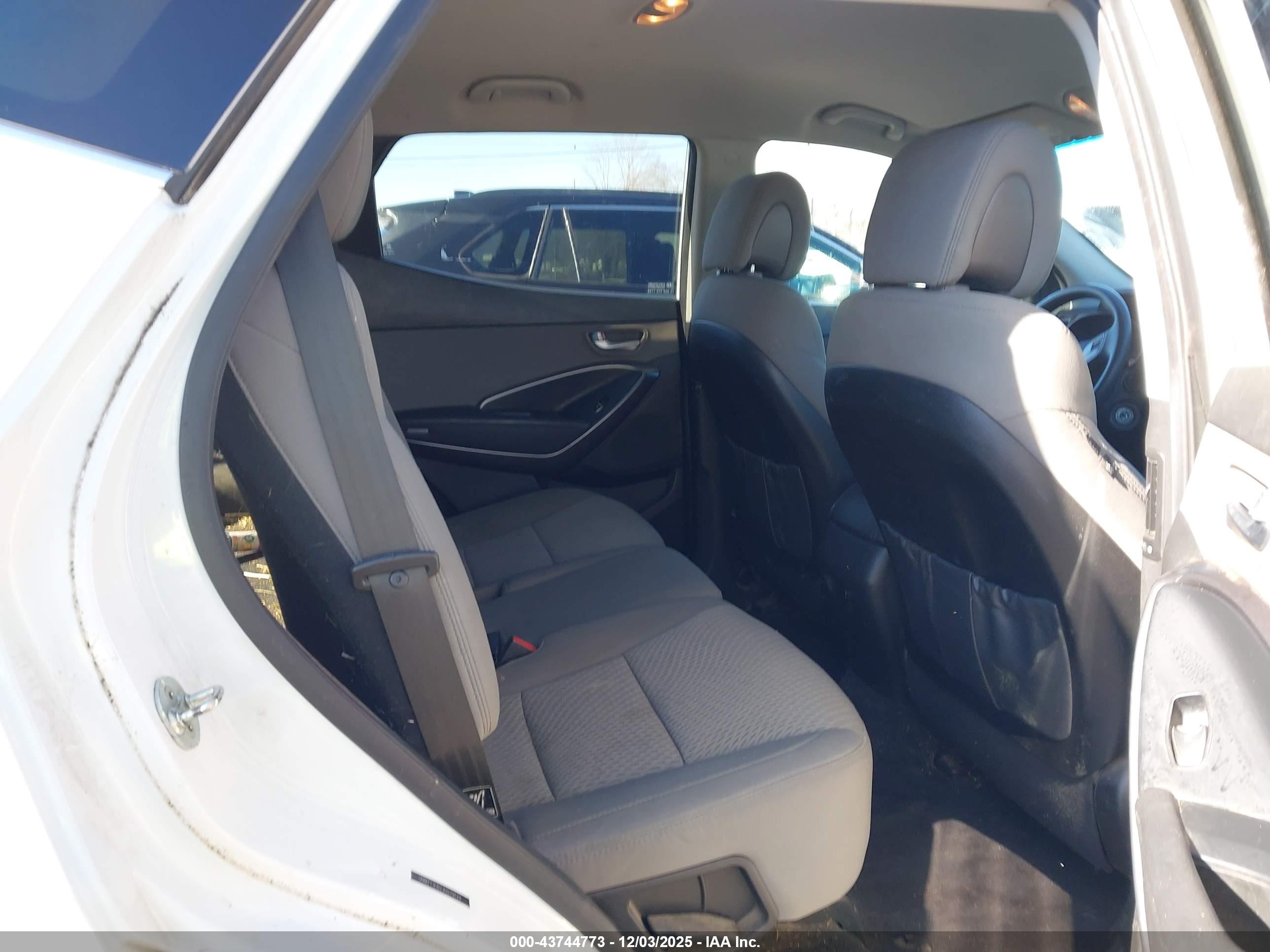 HYUNDAI SANTA image 8