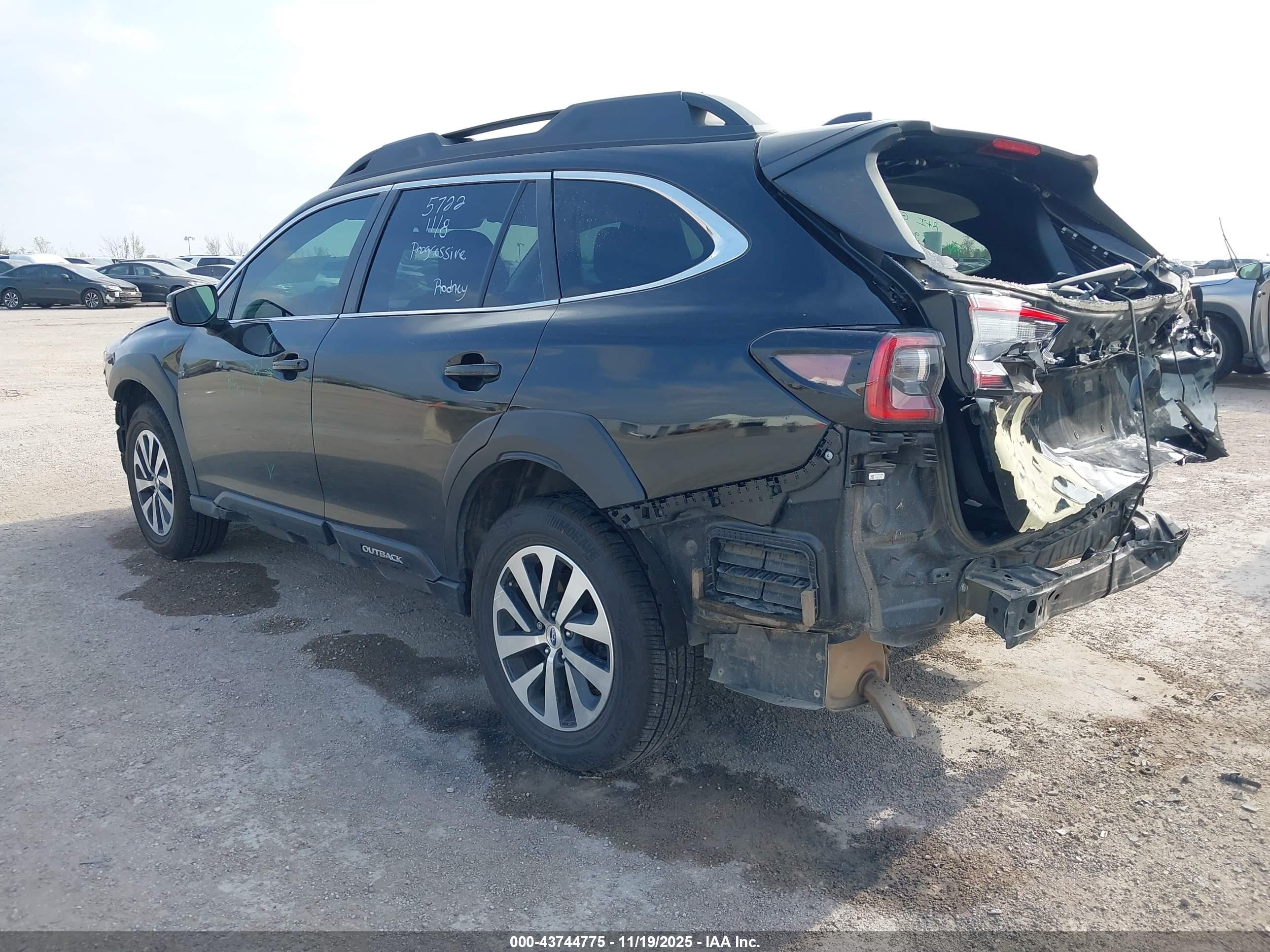 SUBARU OUTBACK image 3
