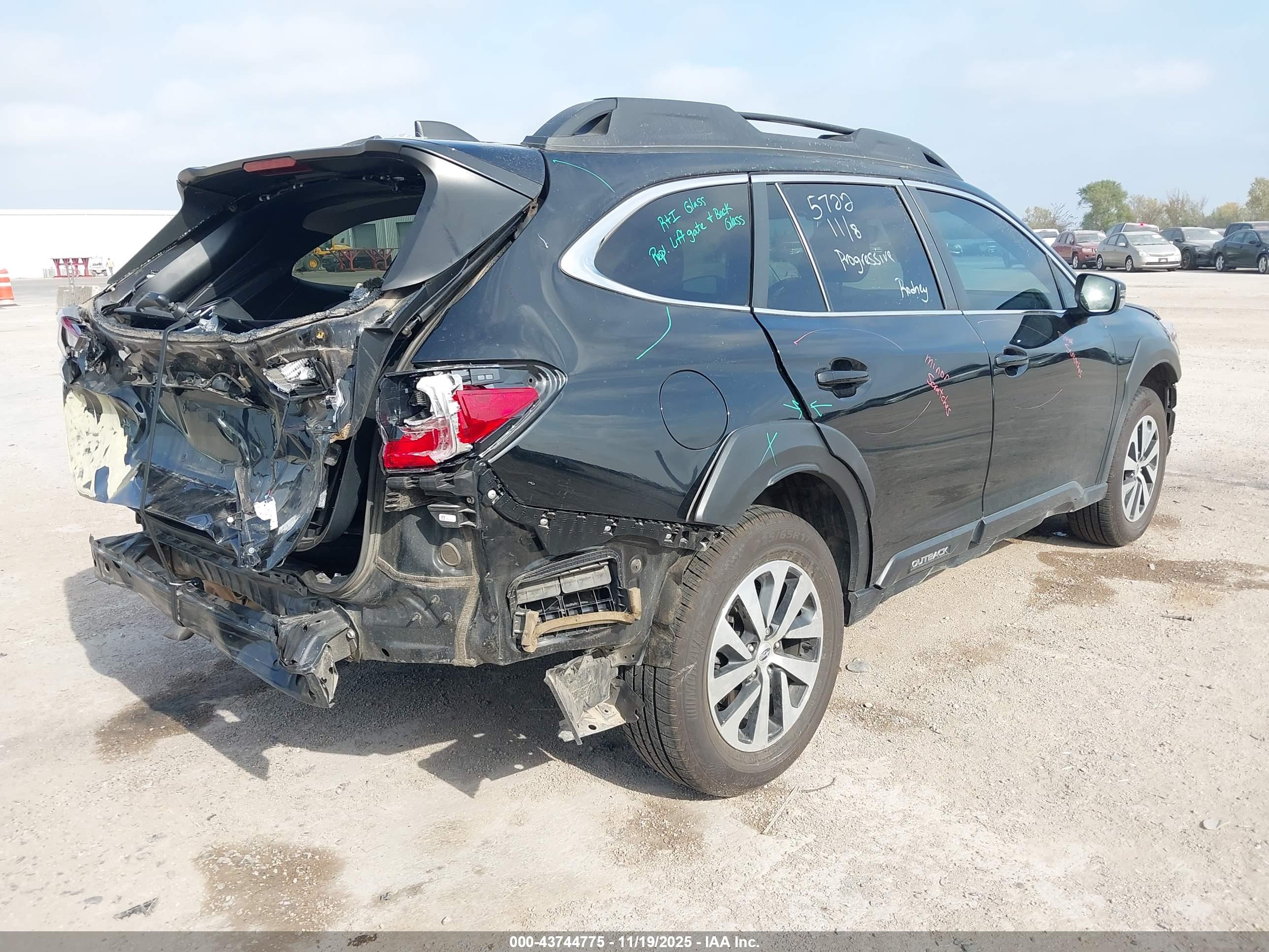 SUBARU OUTBACK image 4