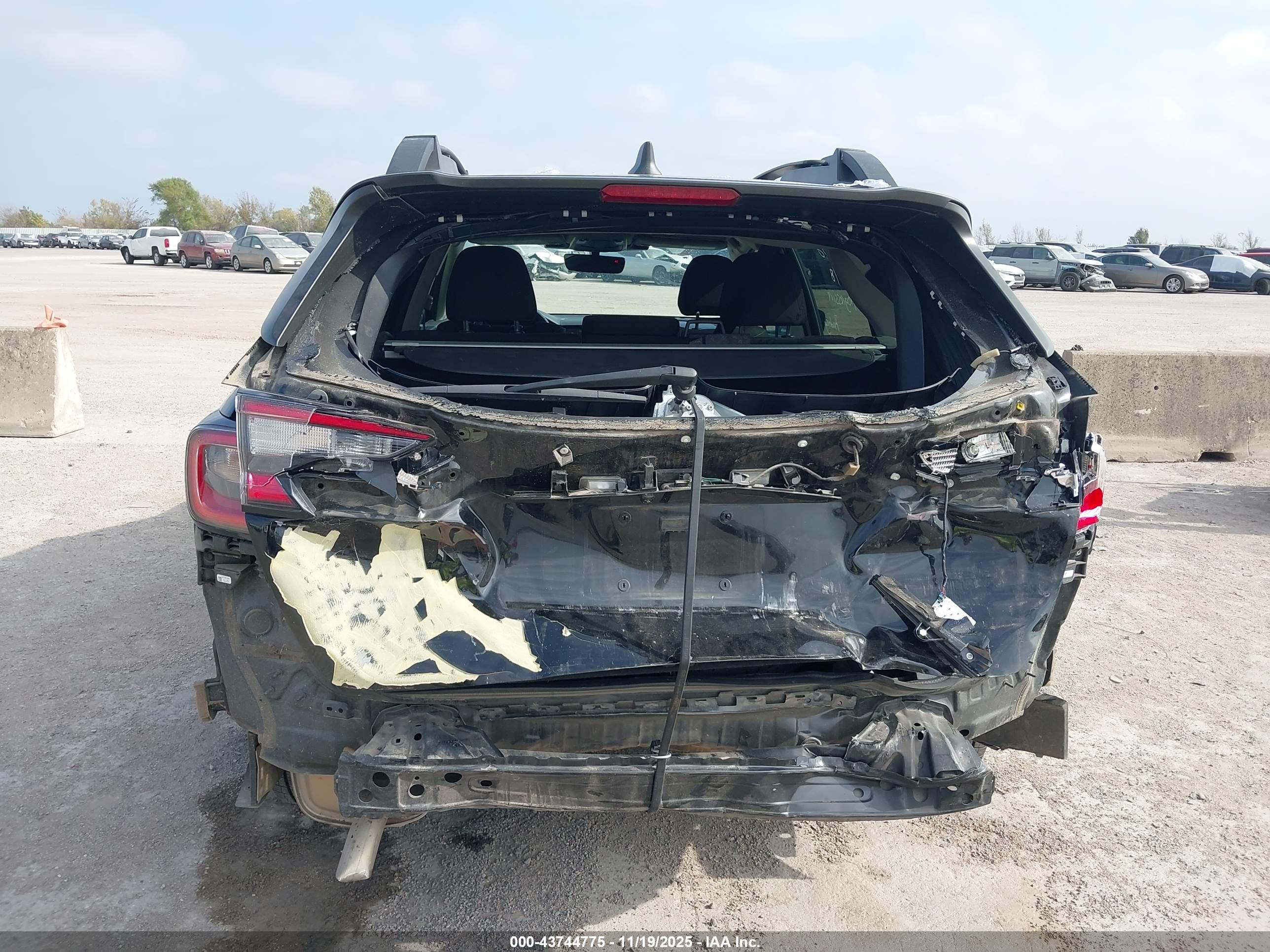SUBARU OUTBACK image 6