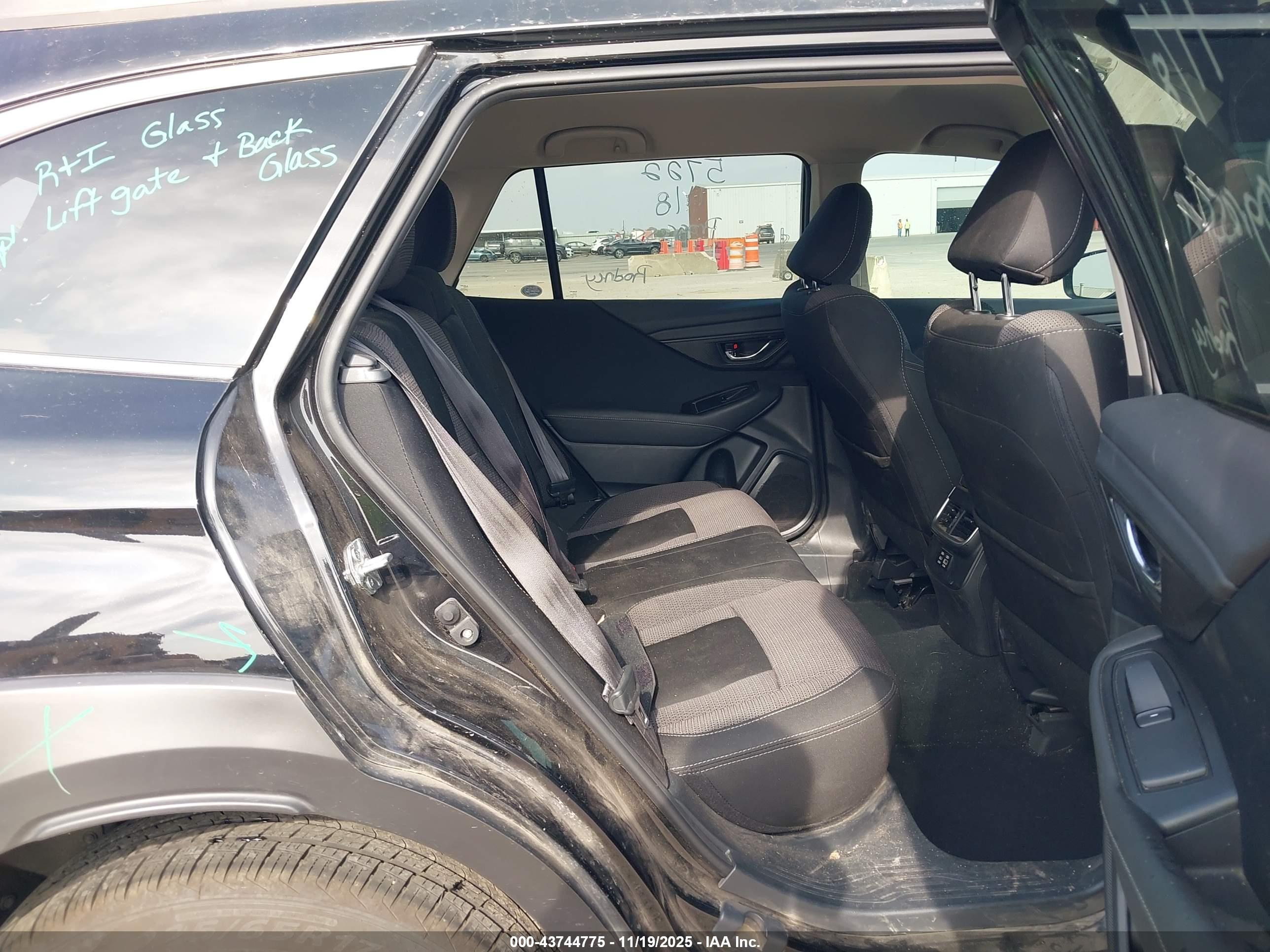 SUBARU OUTBACK image 8