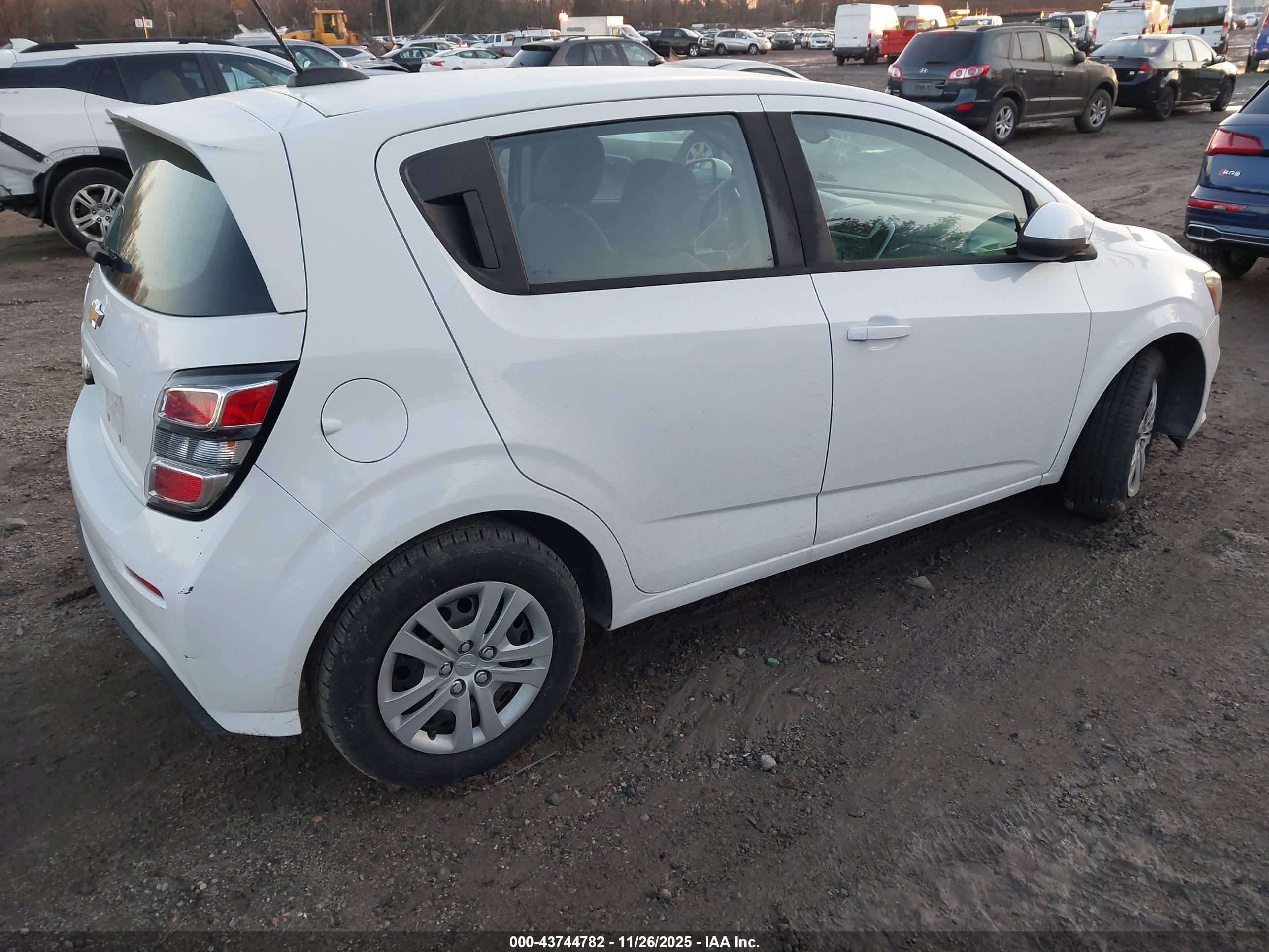CHEVROLET SONIC image 4