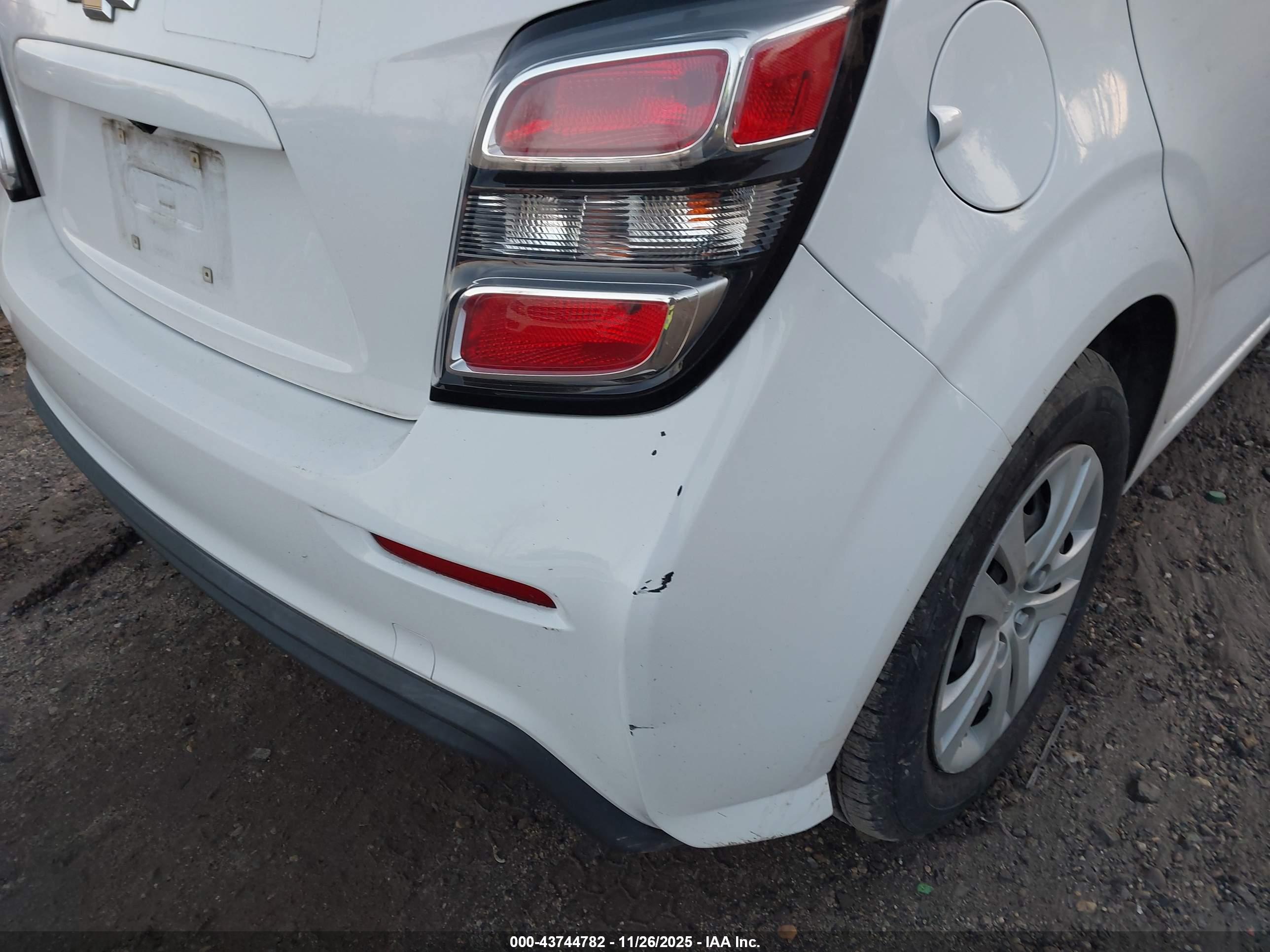 CHEVROLET SONIC image 6