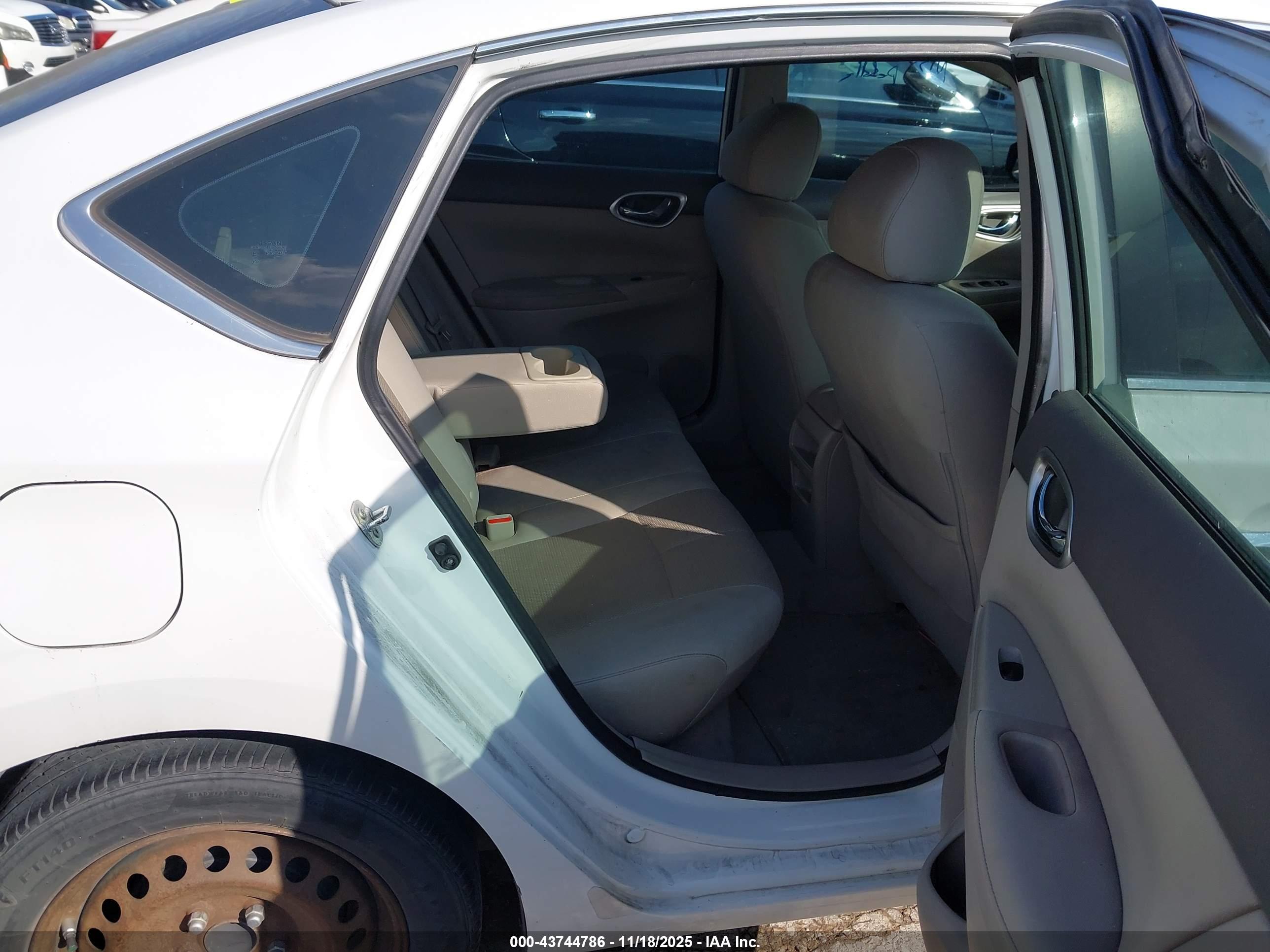 NISSAN SENTRA image 8