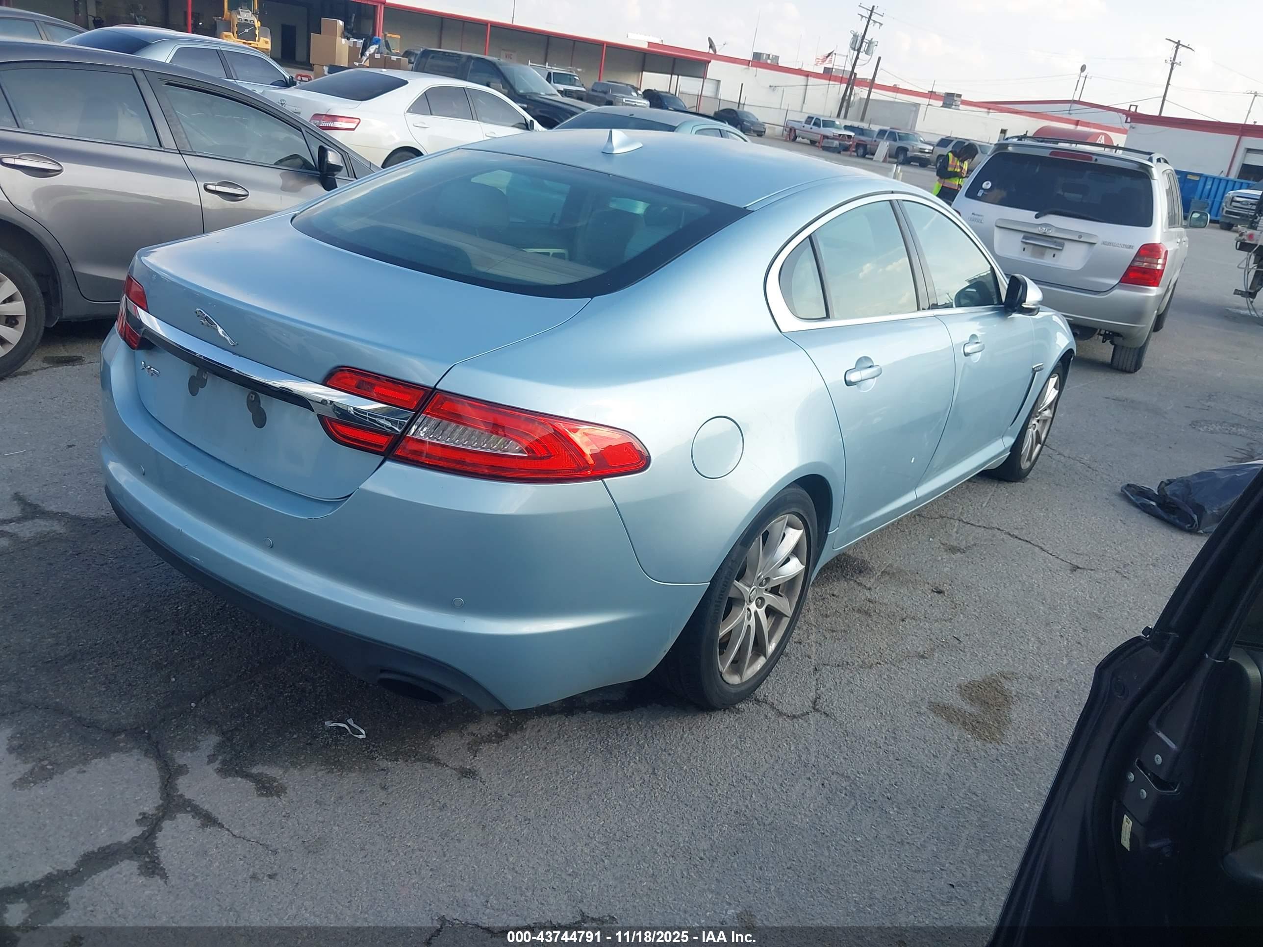JAGUAR XF image 4