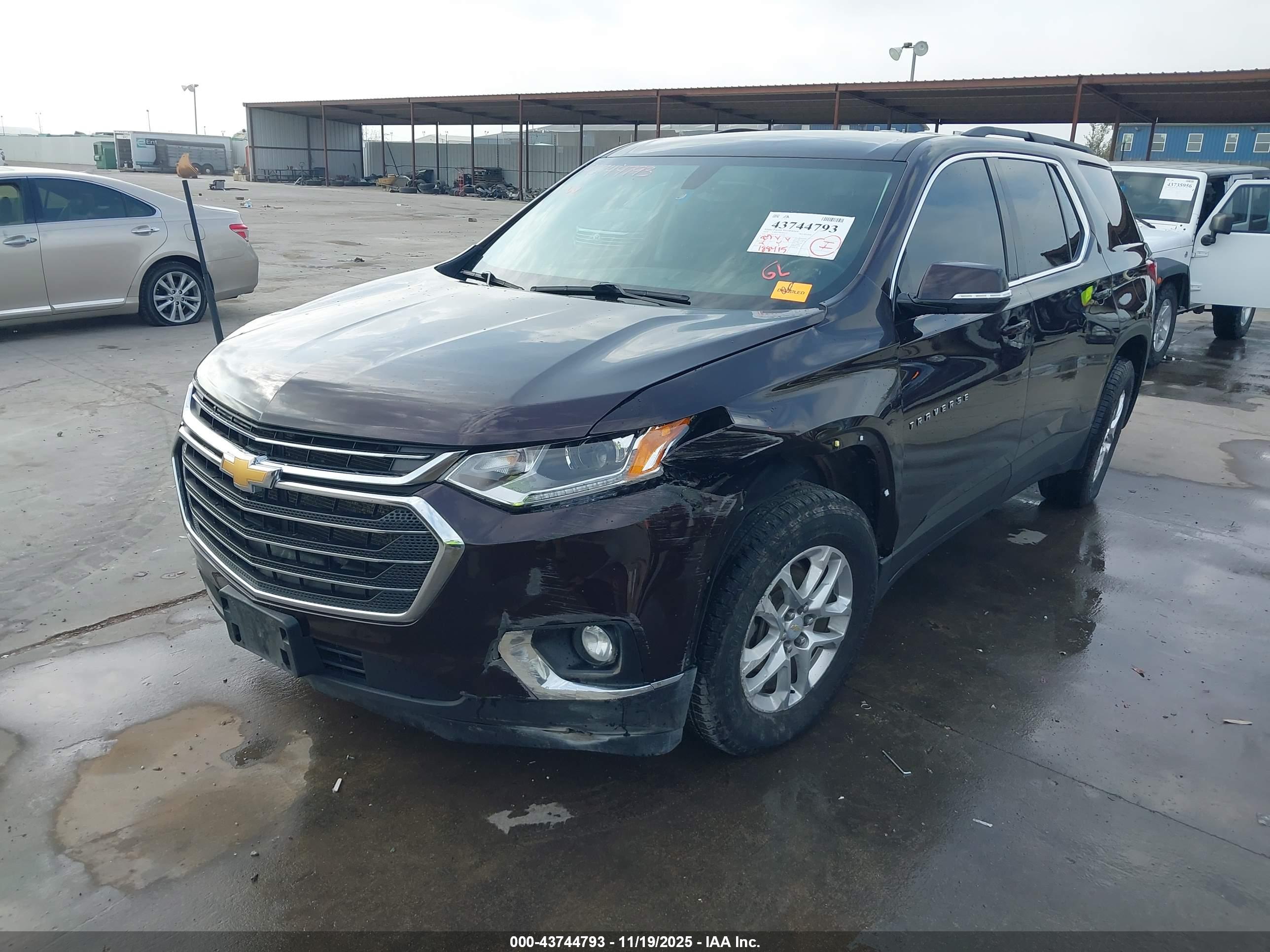 CHEVROLET TRAVERSE image 2