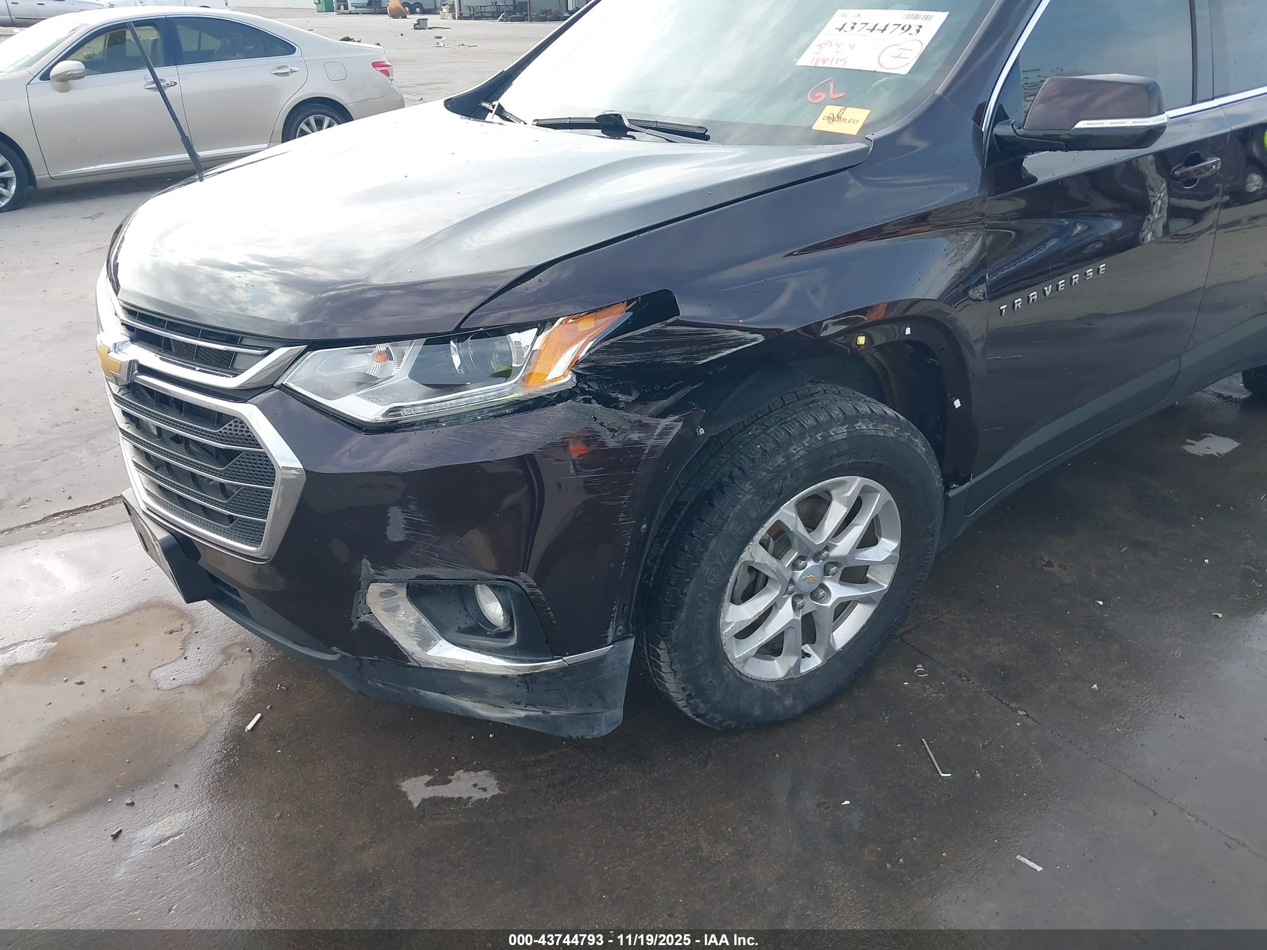 CHEVROLET TRAVERSE image 6