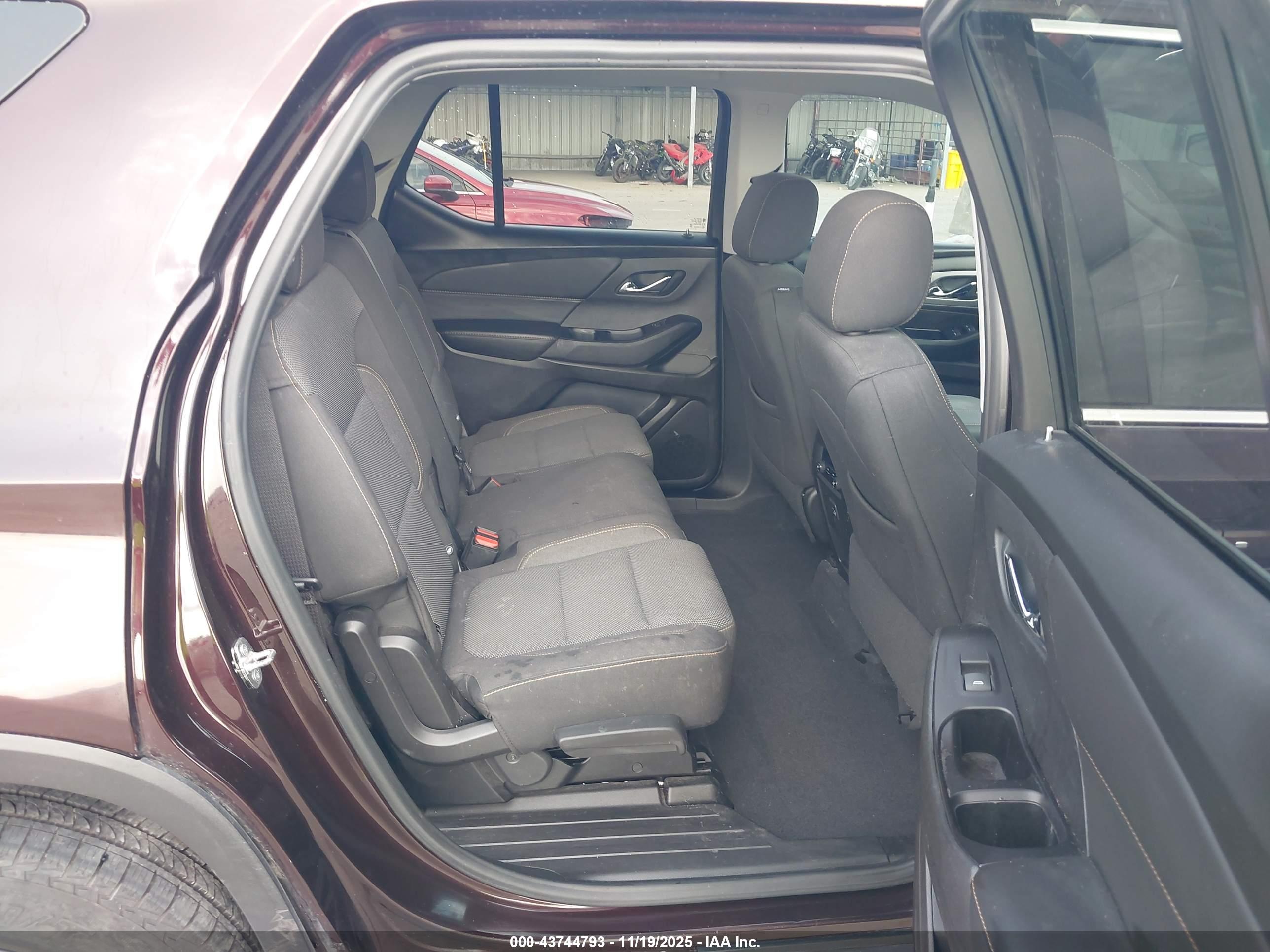 CHEVROLET TRAVERSE image 8