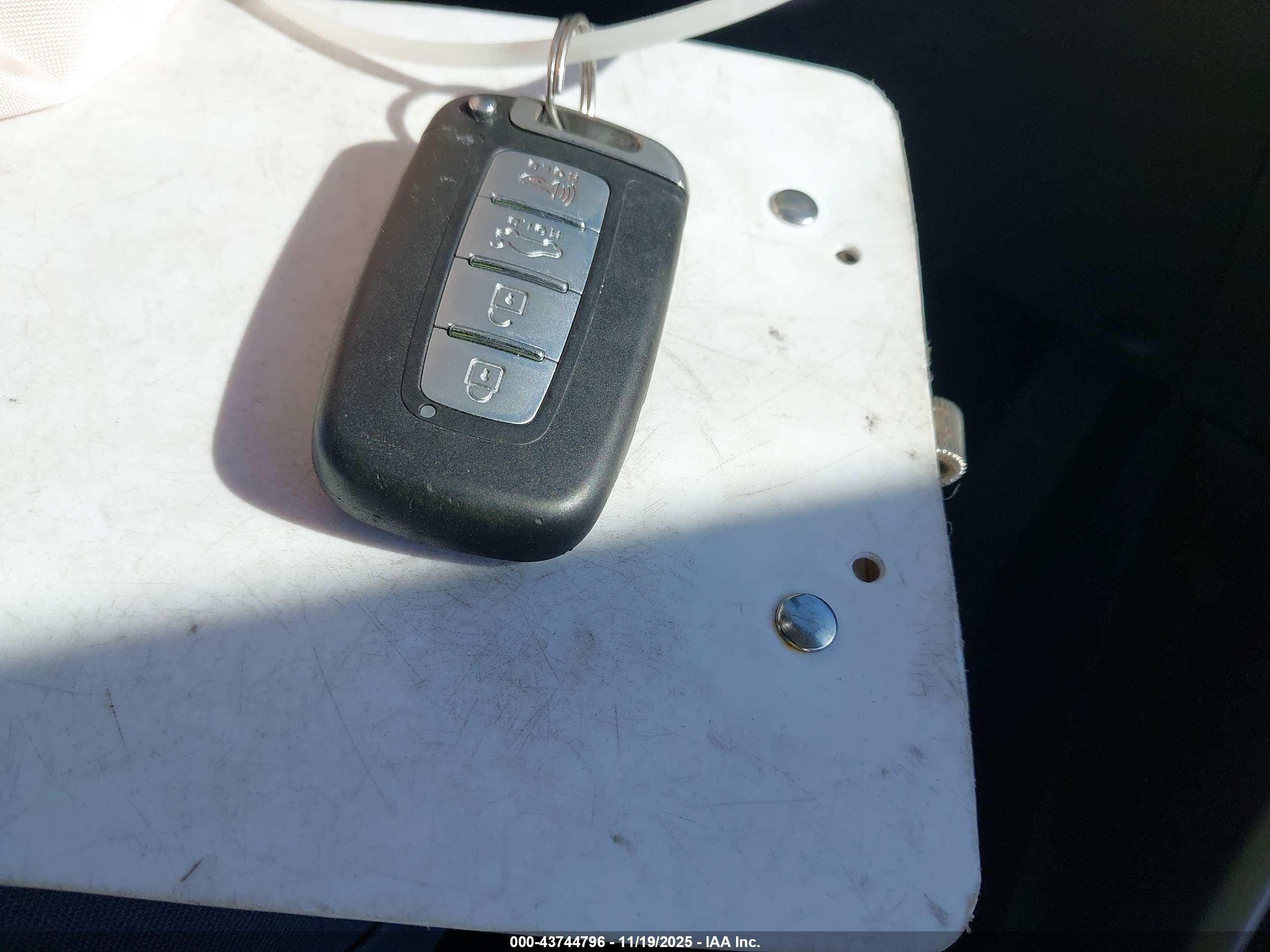 HYUNDAI ELANTRA image 11