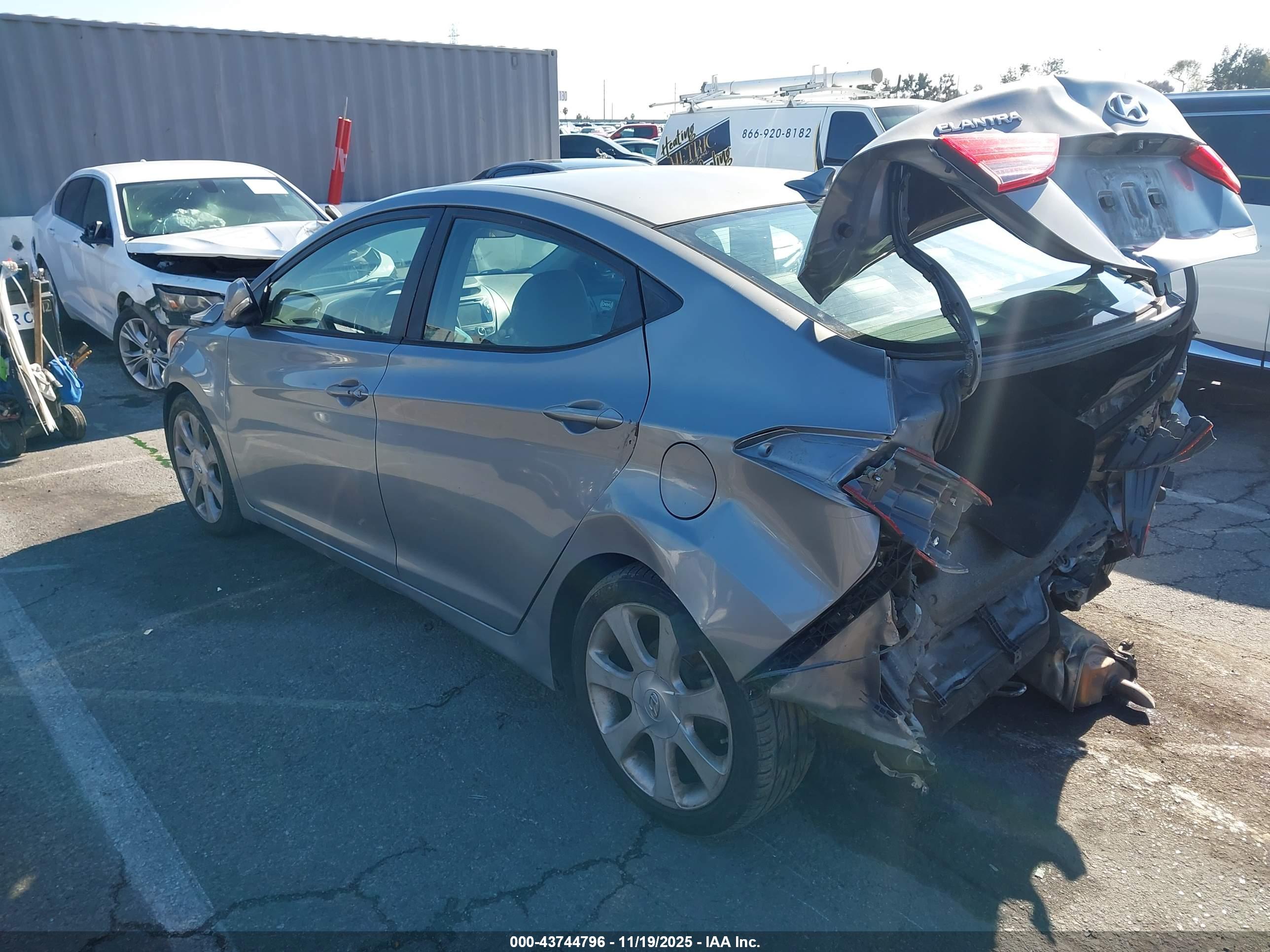HYUNDAI ELANTRA image 3