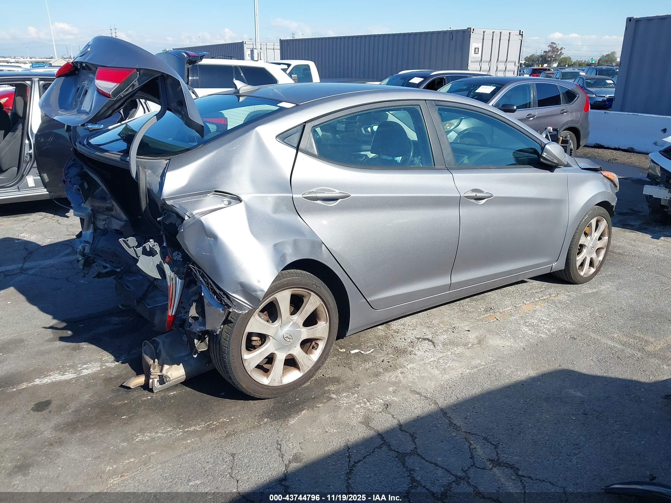 HYUNDAI ELANTRA image 4