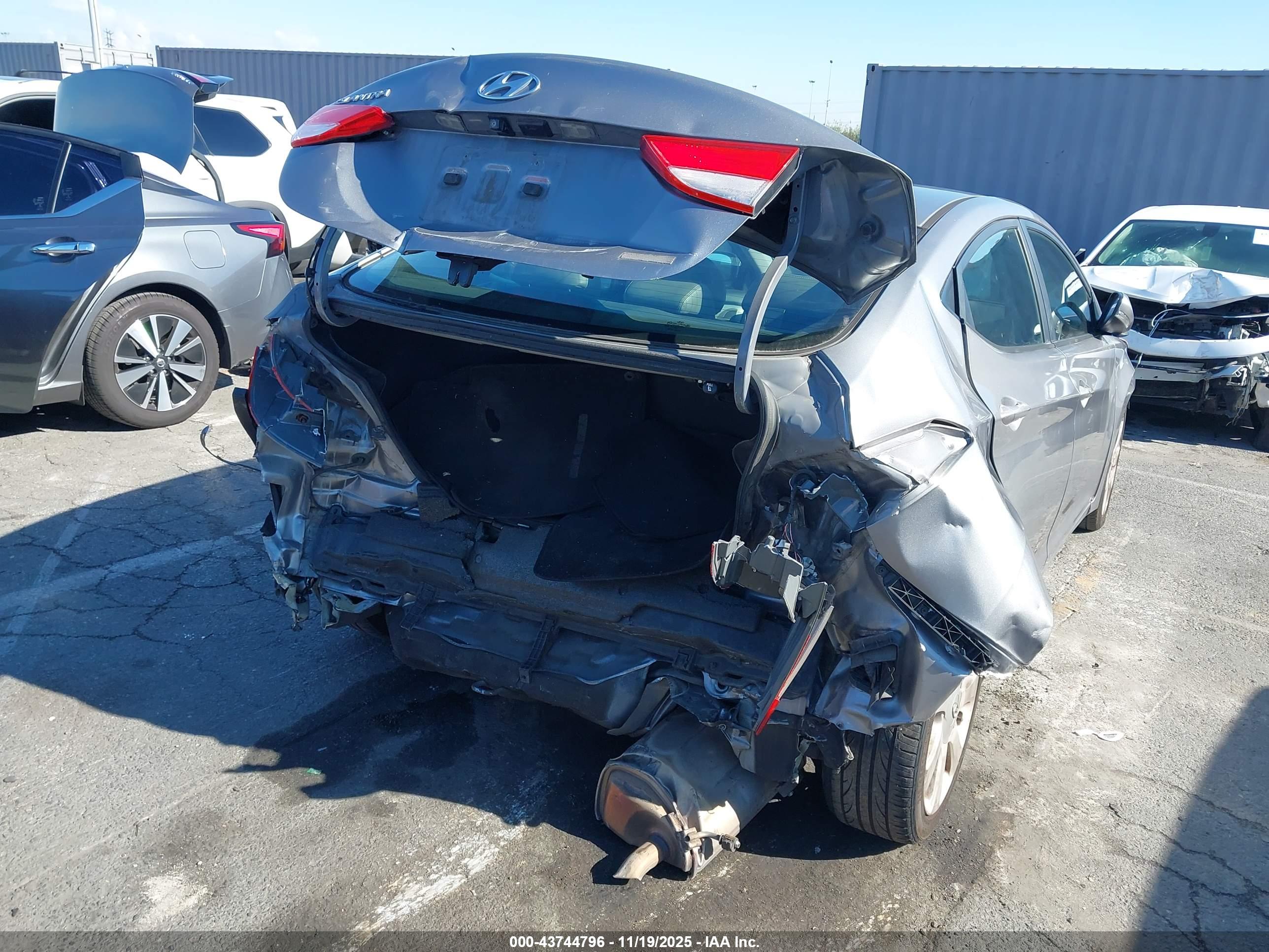 HYUNDAI ELANTRA image 6