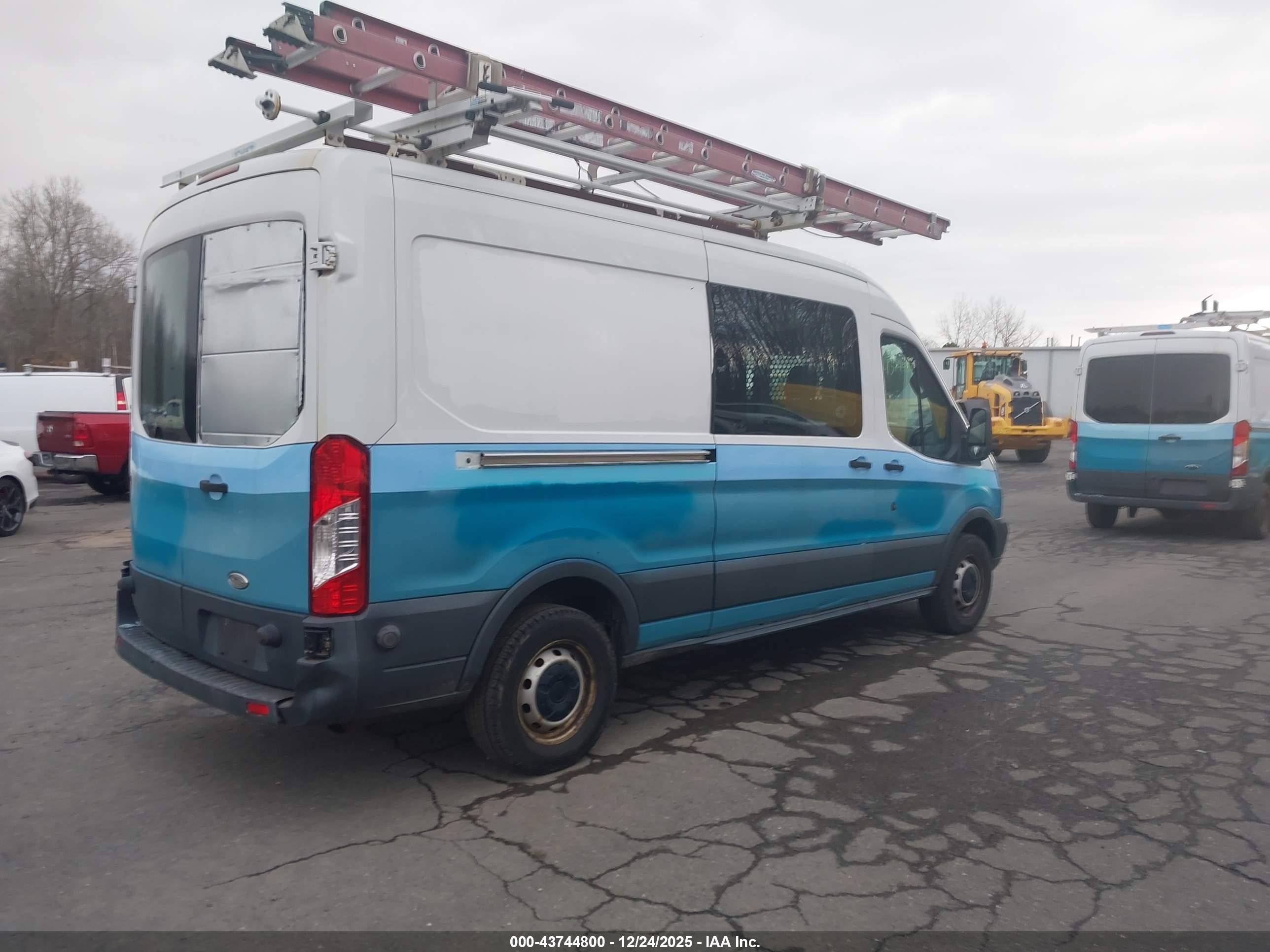 FORD TRANSIT-250 image 4