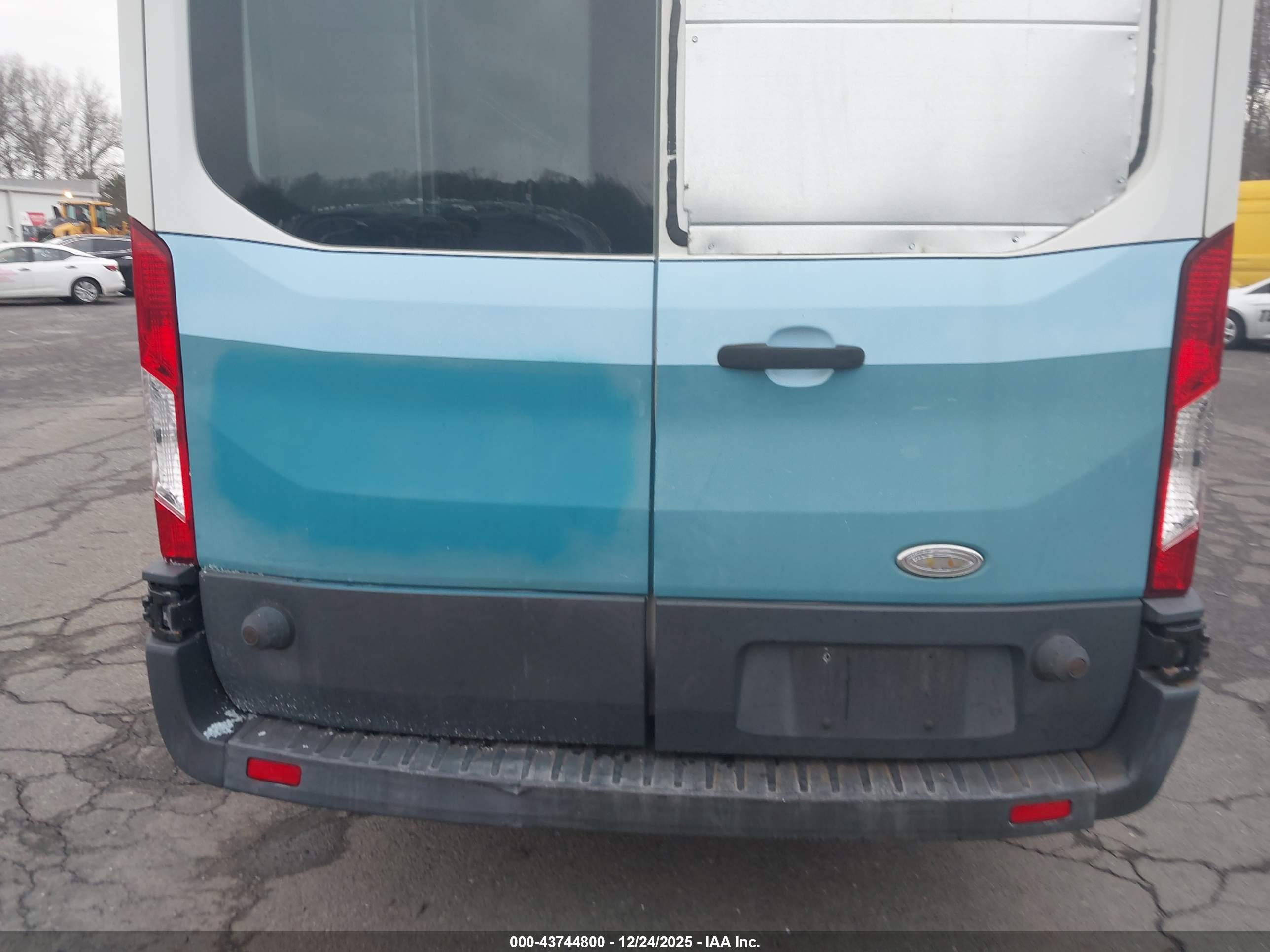 FORD TRANSIT-250 image 6