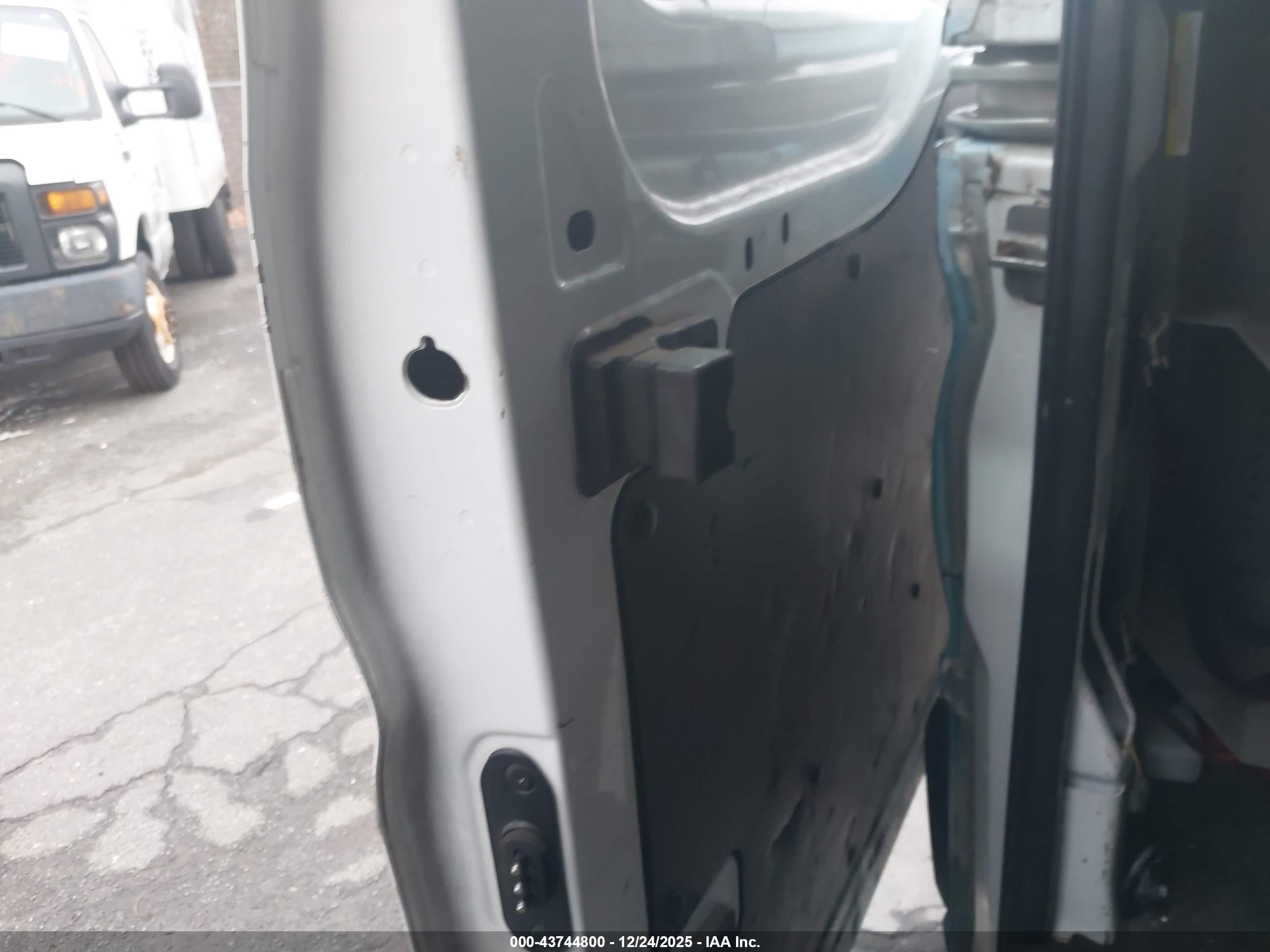 FORD TRANSIT-250 image 8
