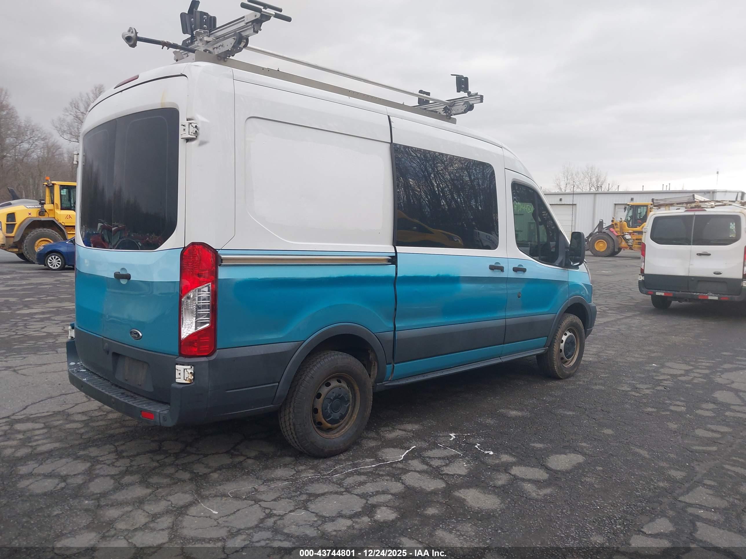 FORD TRANSIT-250 image 4
