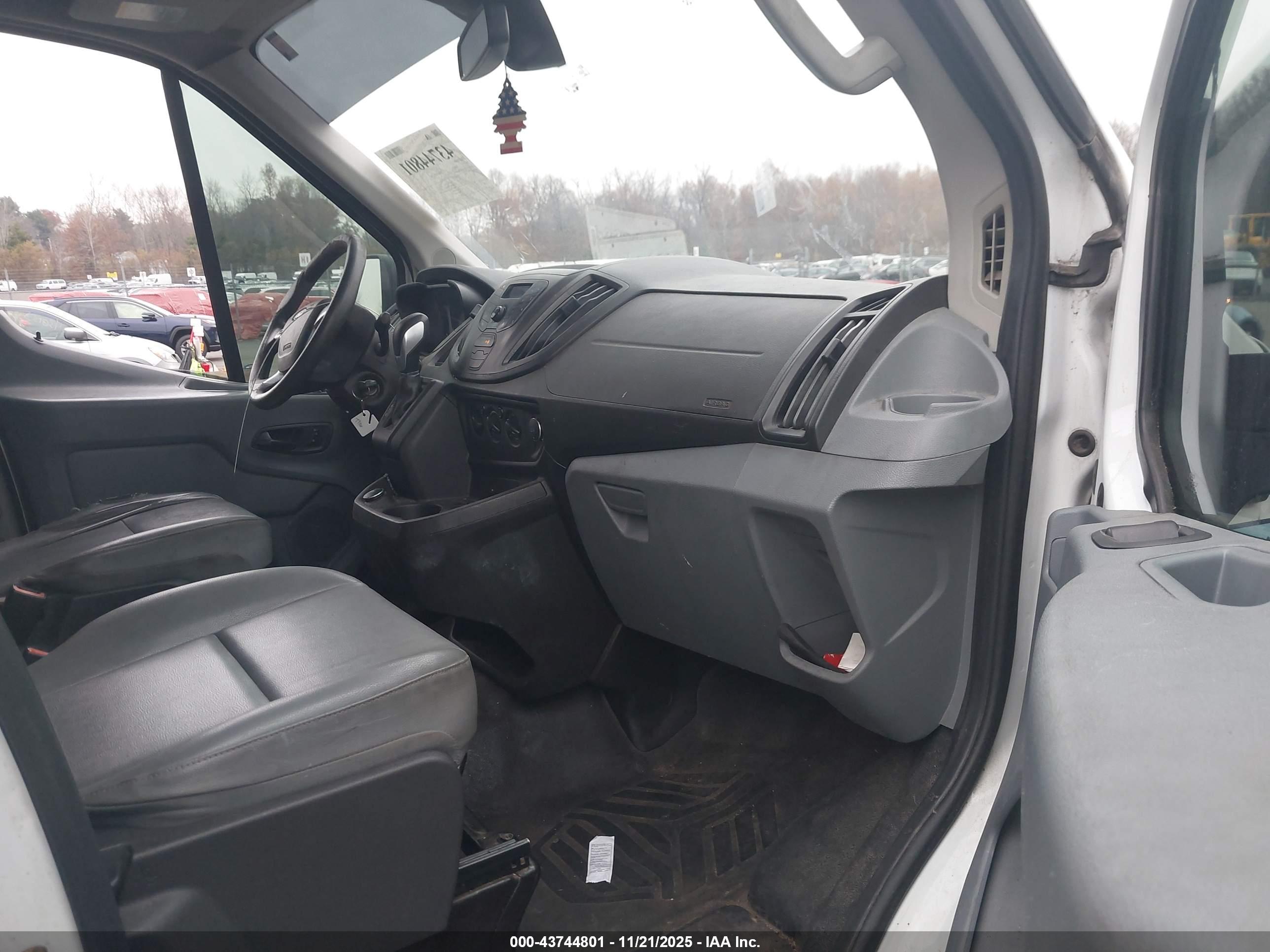 FORD TRANSIT-250 image 5