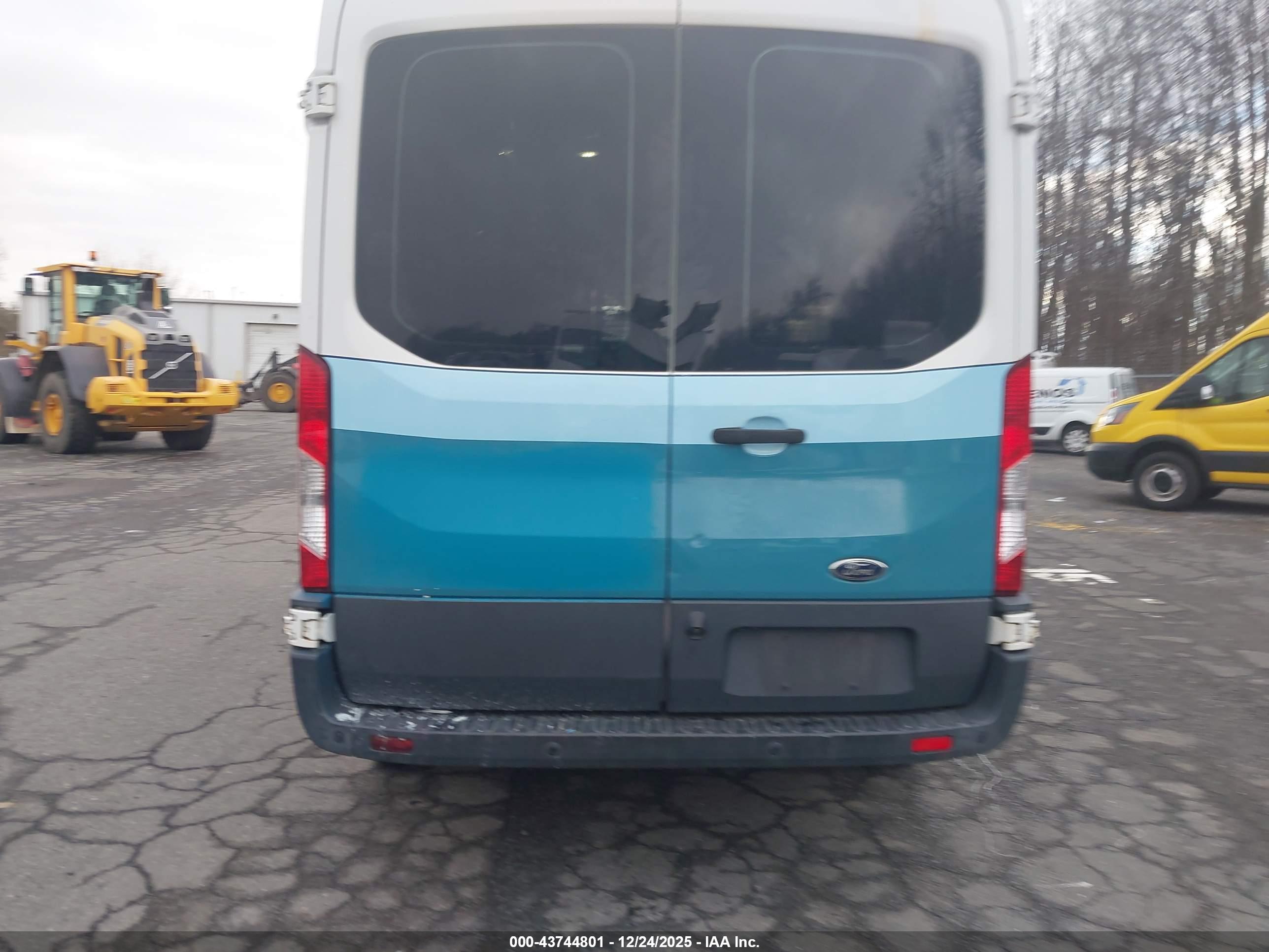 FORD TRANSIT-250 image 6