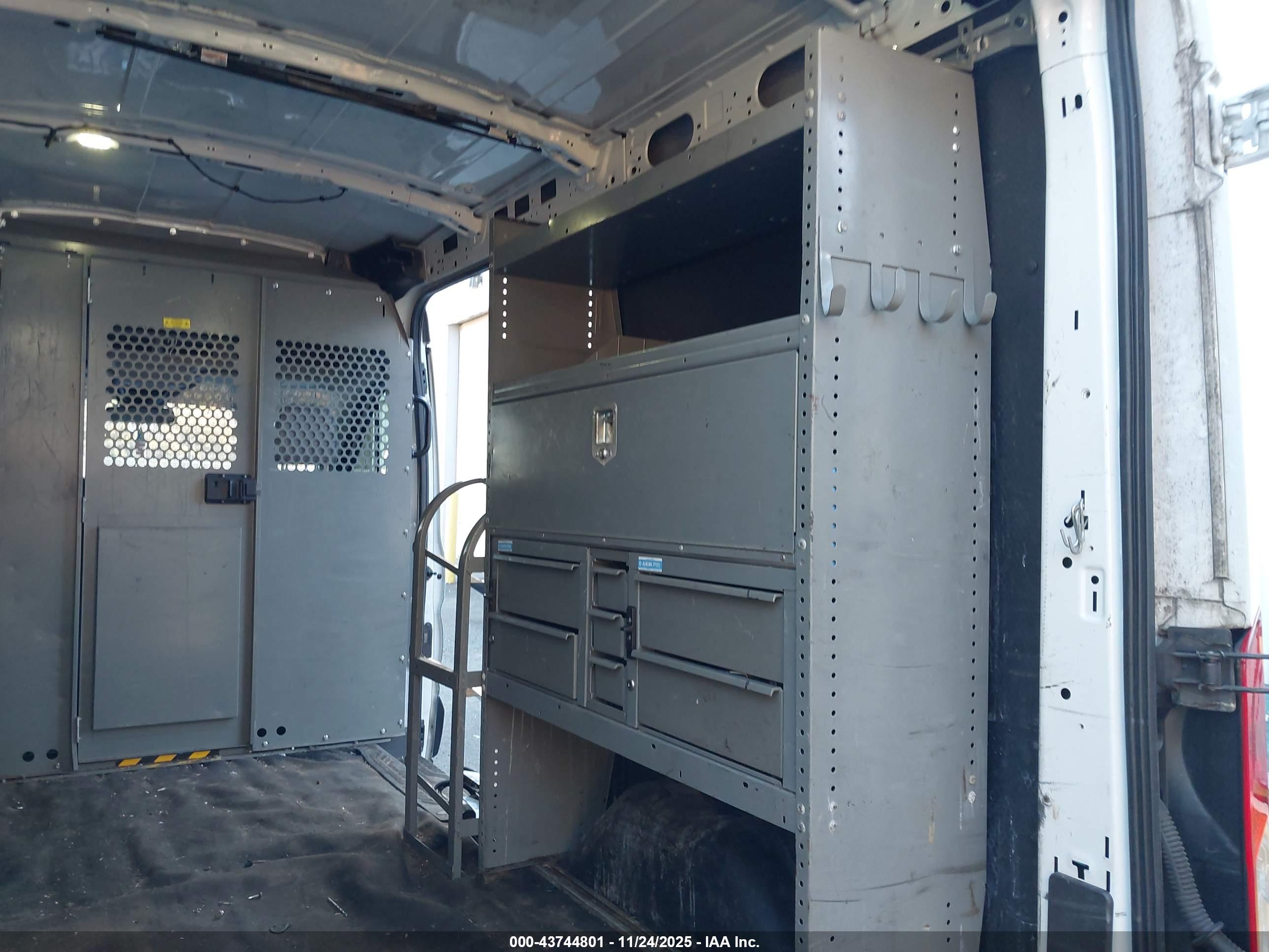 FORD TRANSIT-250 image 8