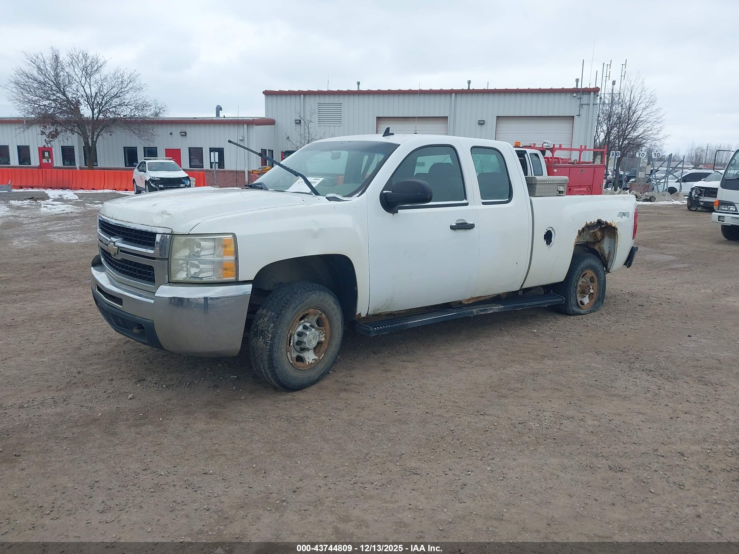 CHEVROLET SILVERADO image 2