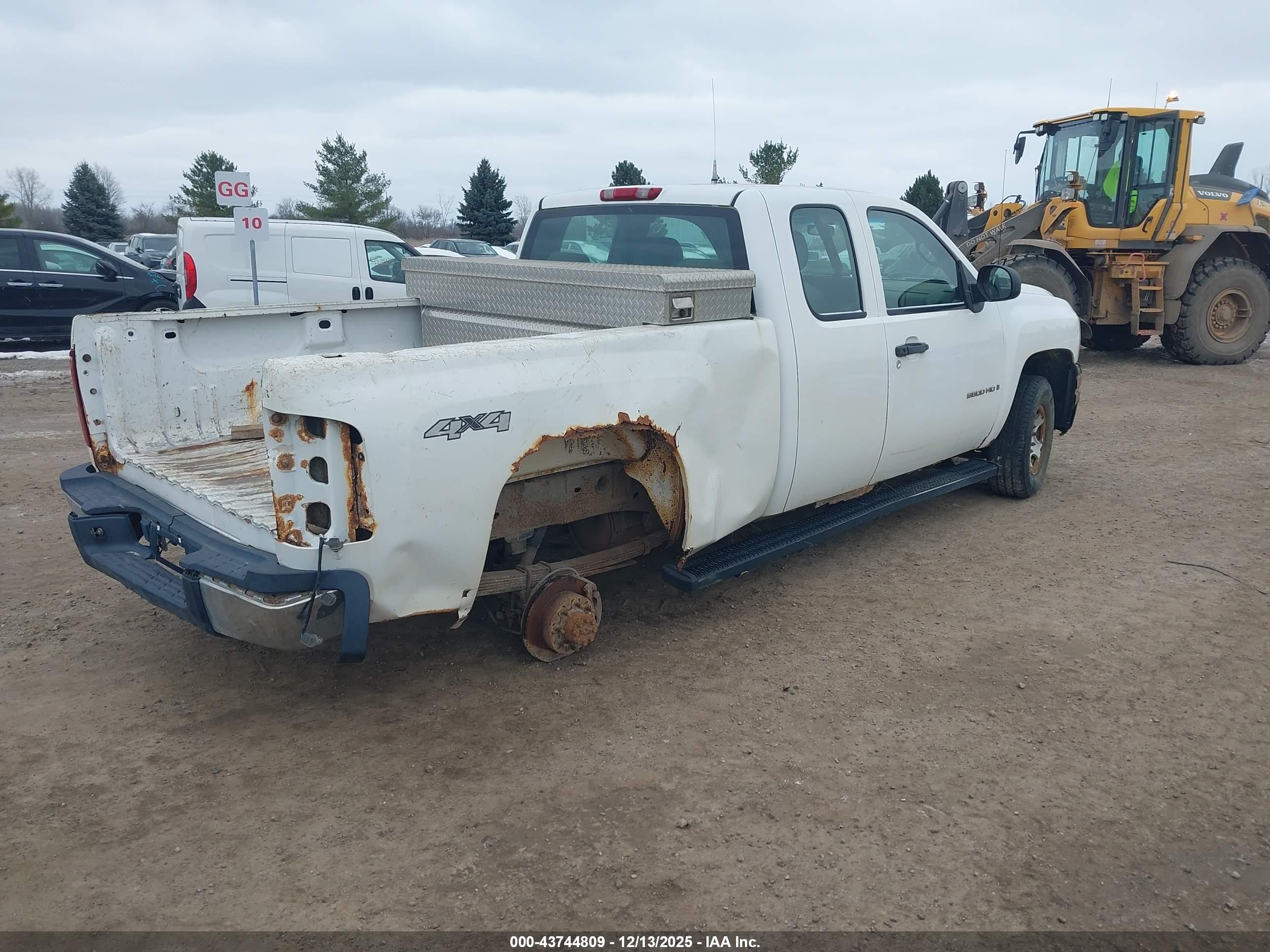 CHEVROLET SILVERADO image 4