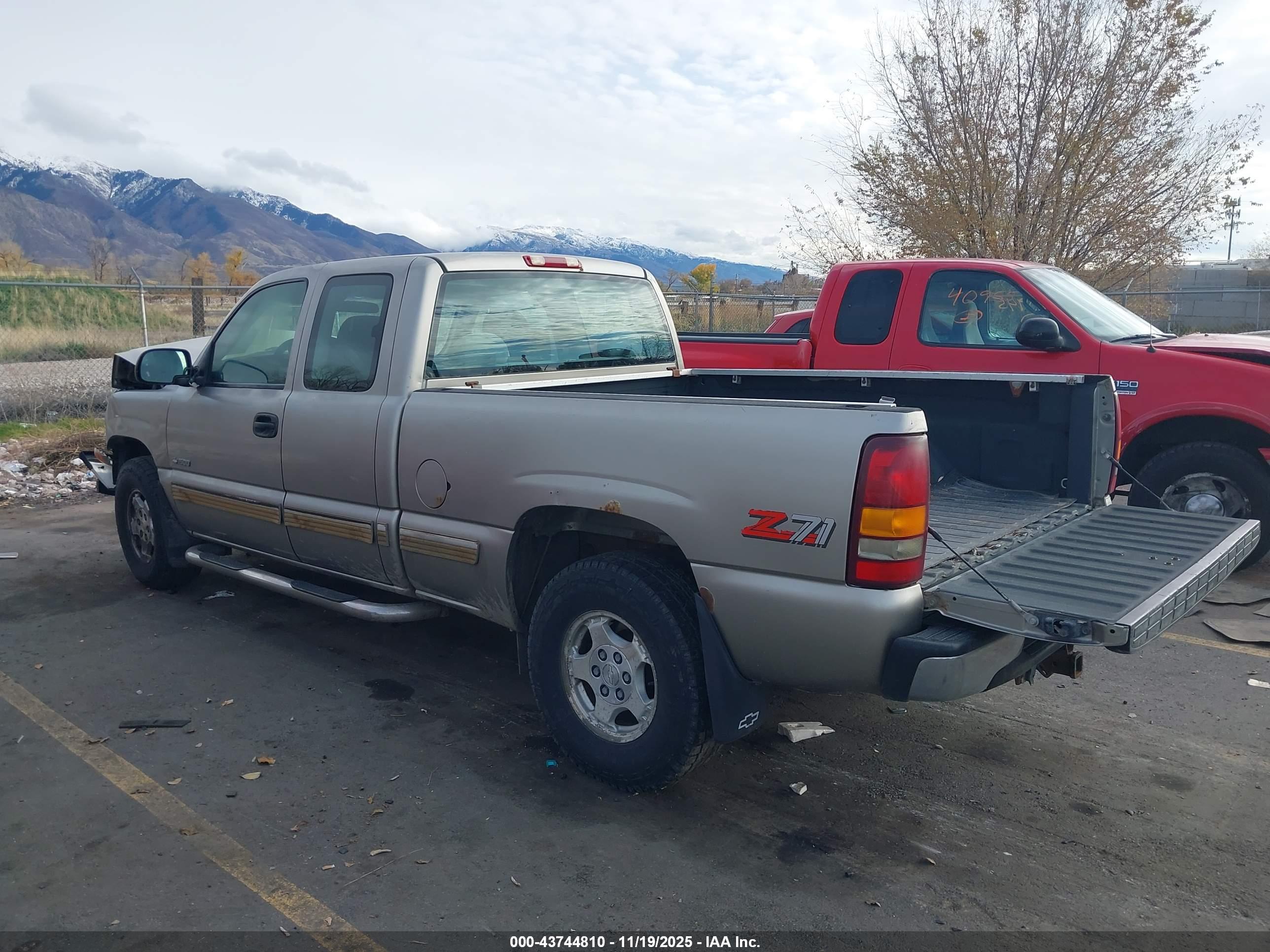 CHEVROLET SILVERADO image 3