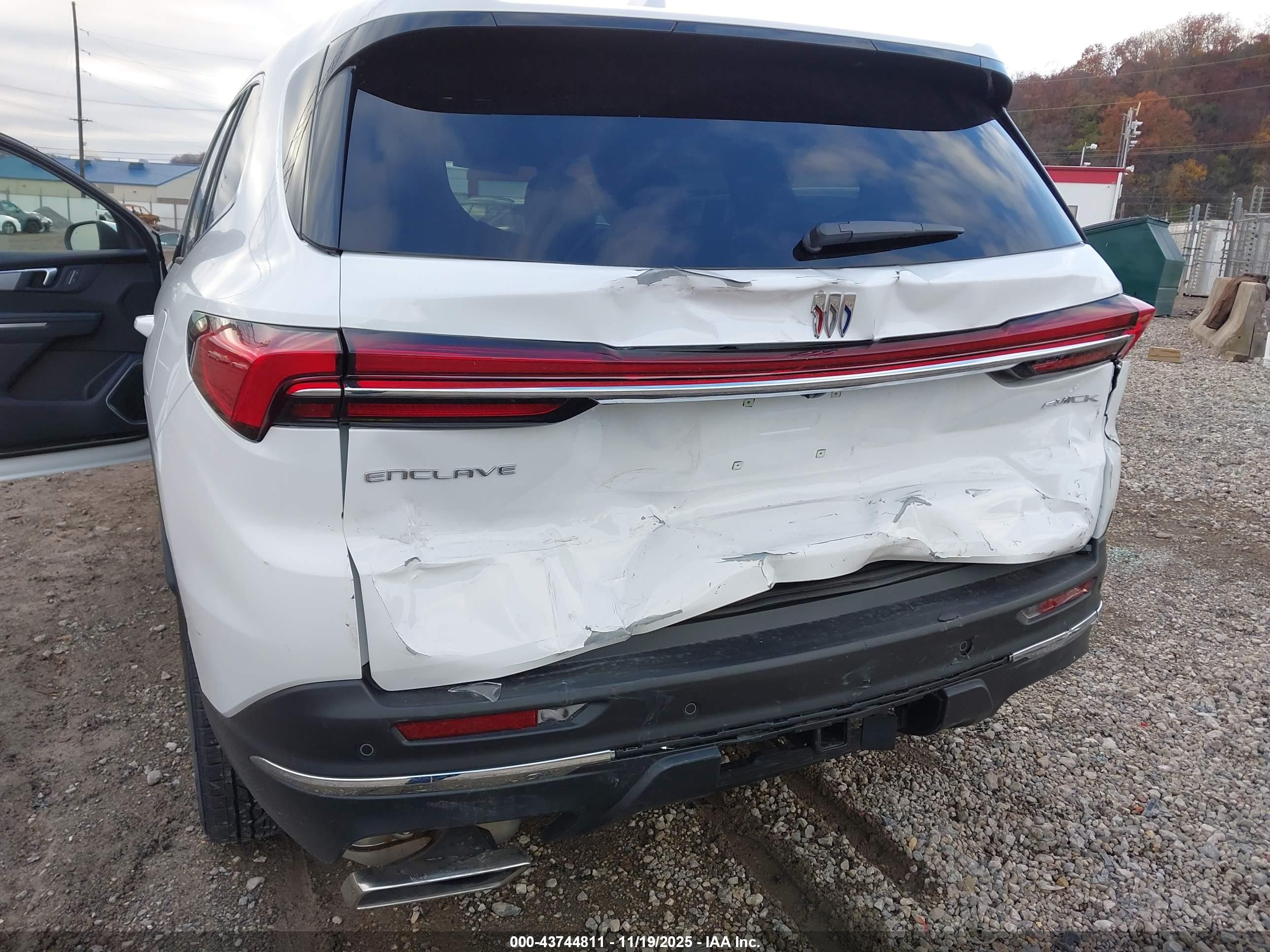 BUICK ENCLAVE image 6