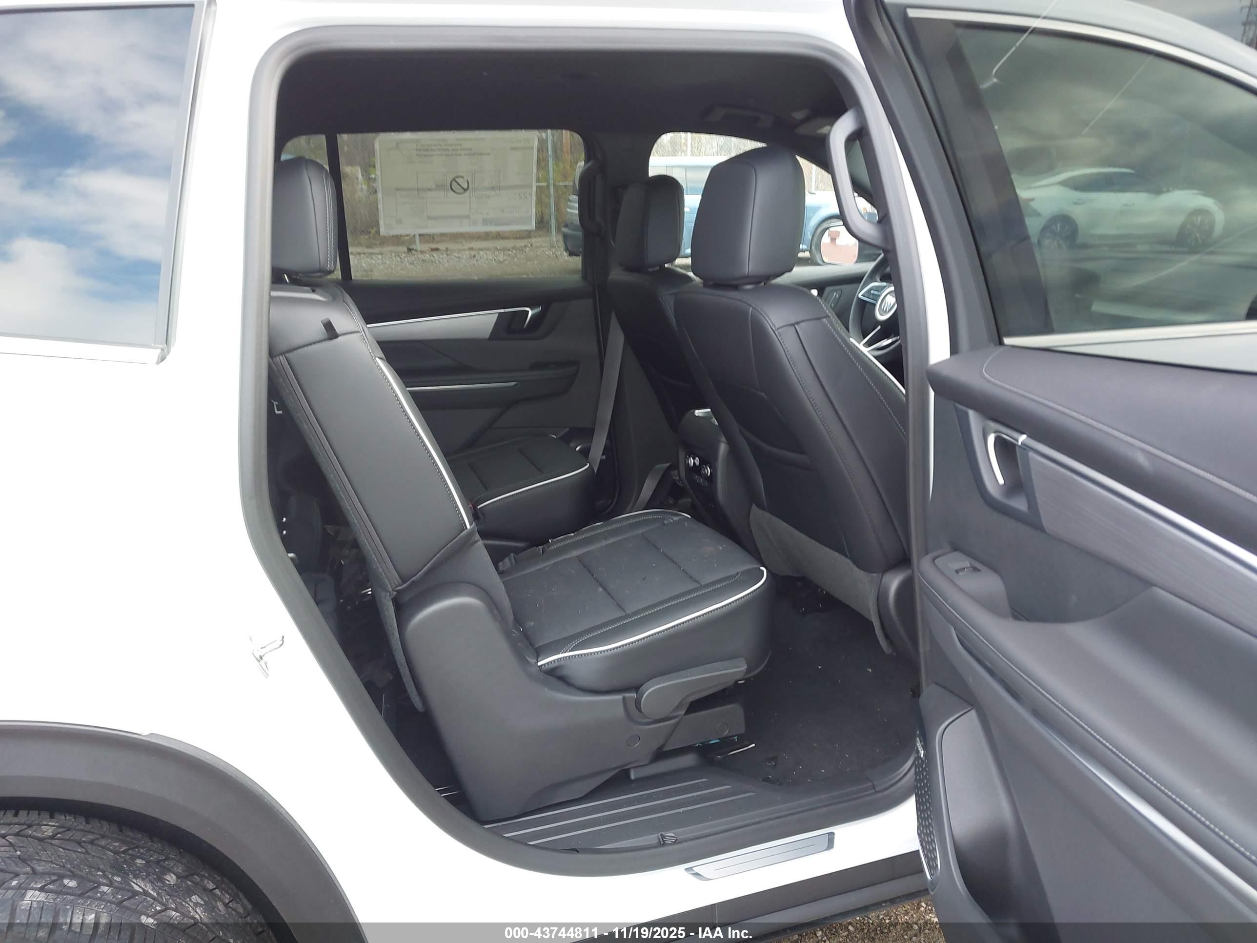 BUICK ENCLAVE image 8