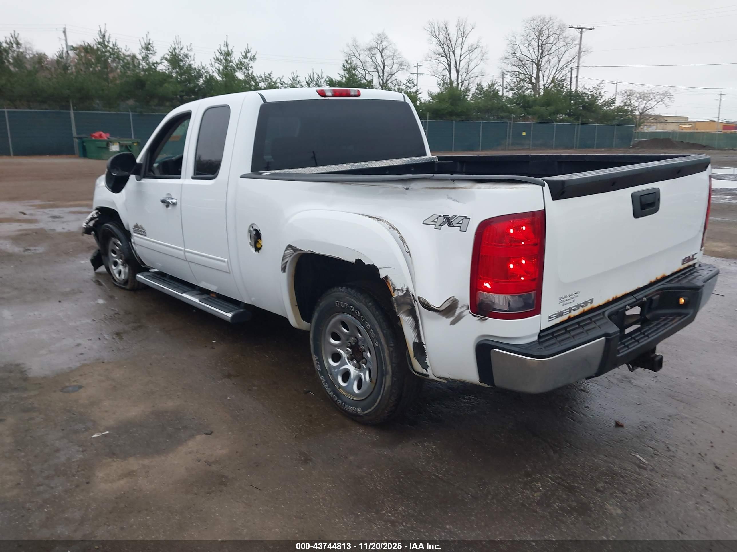 GMC SIERRA image 3