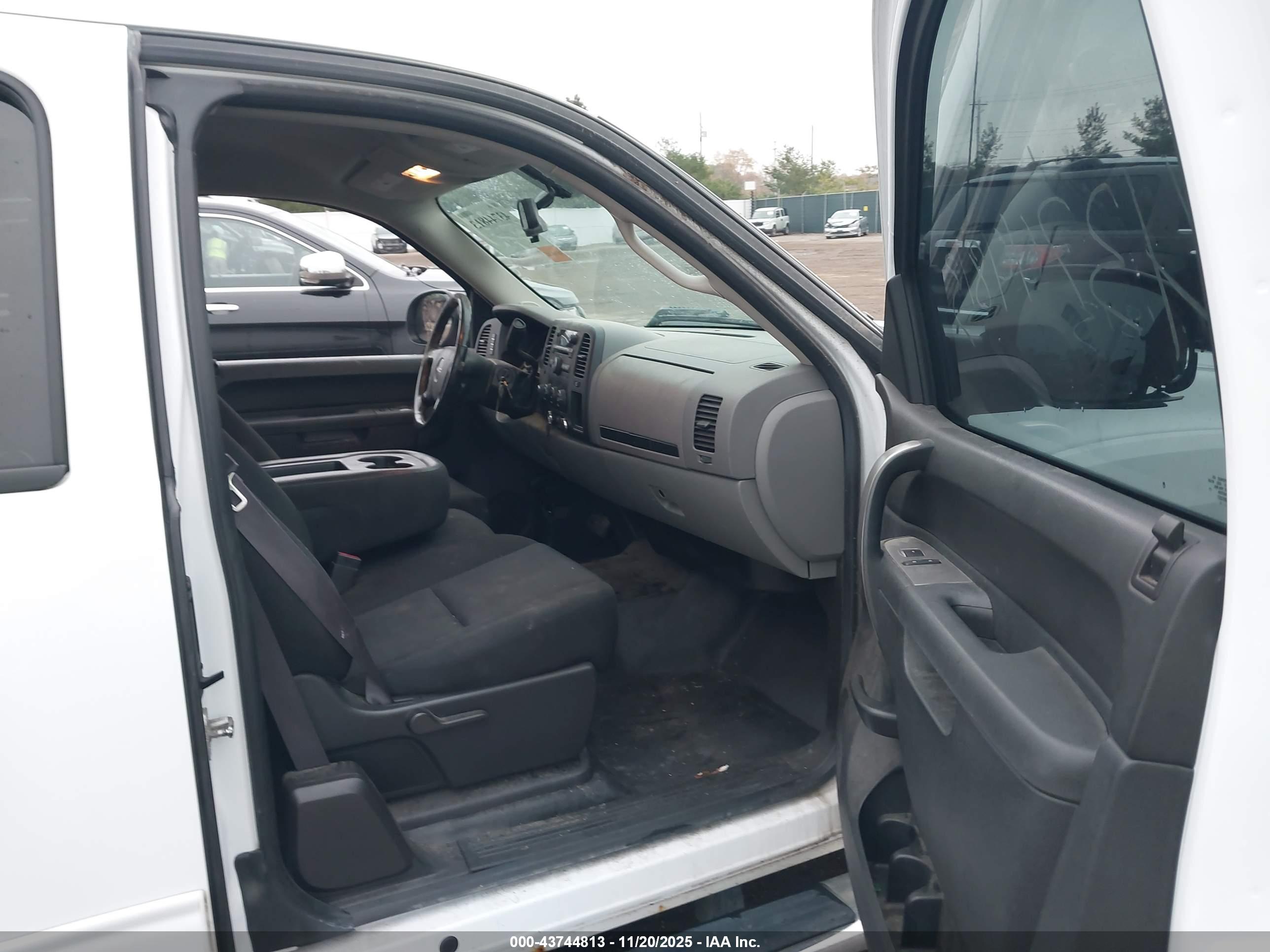 GMC SIERRA image 5