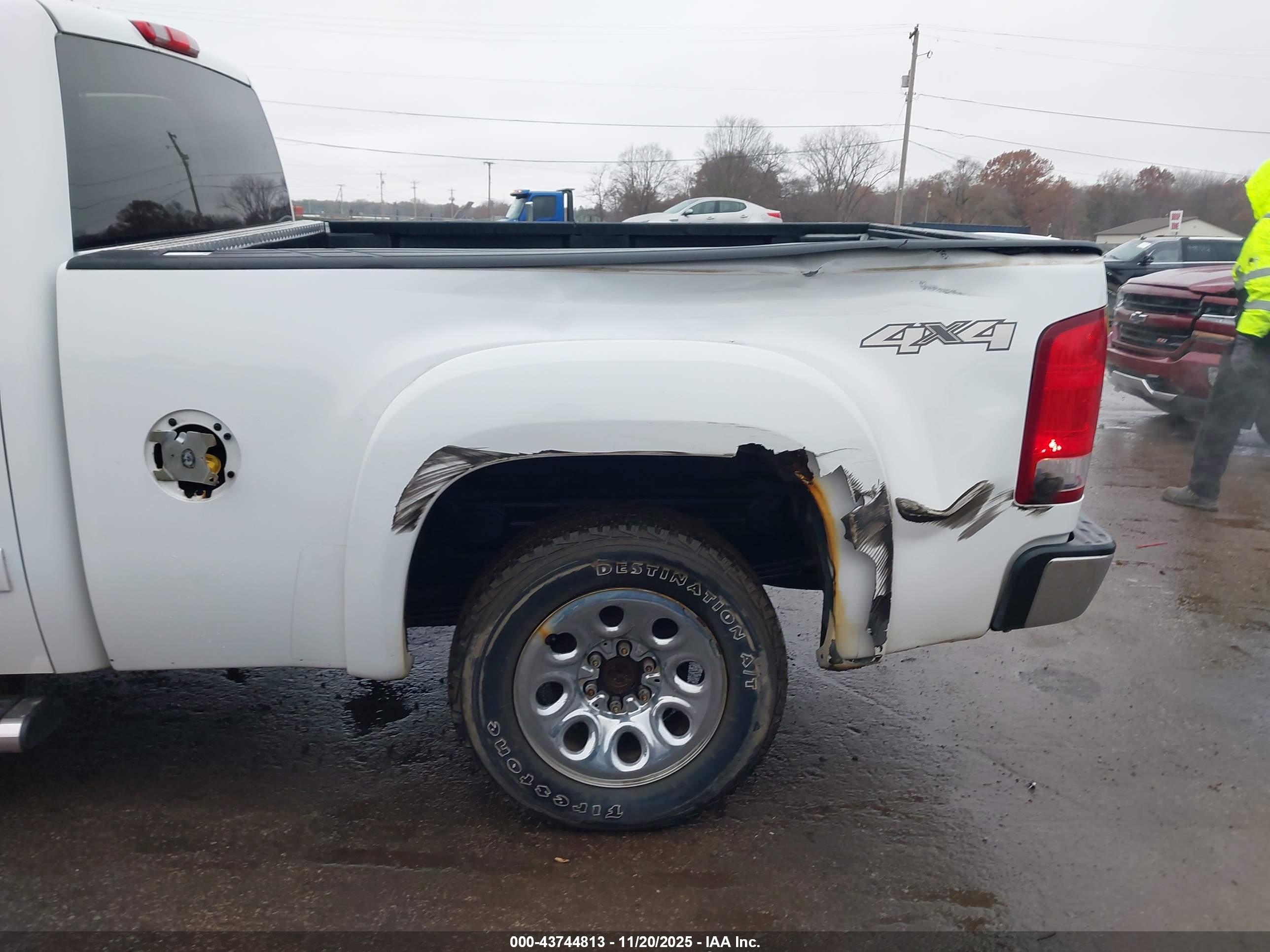 GMC SIERRA image 6