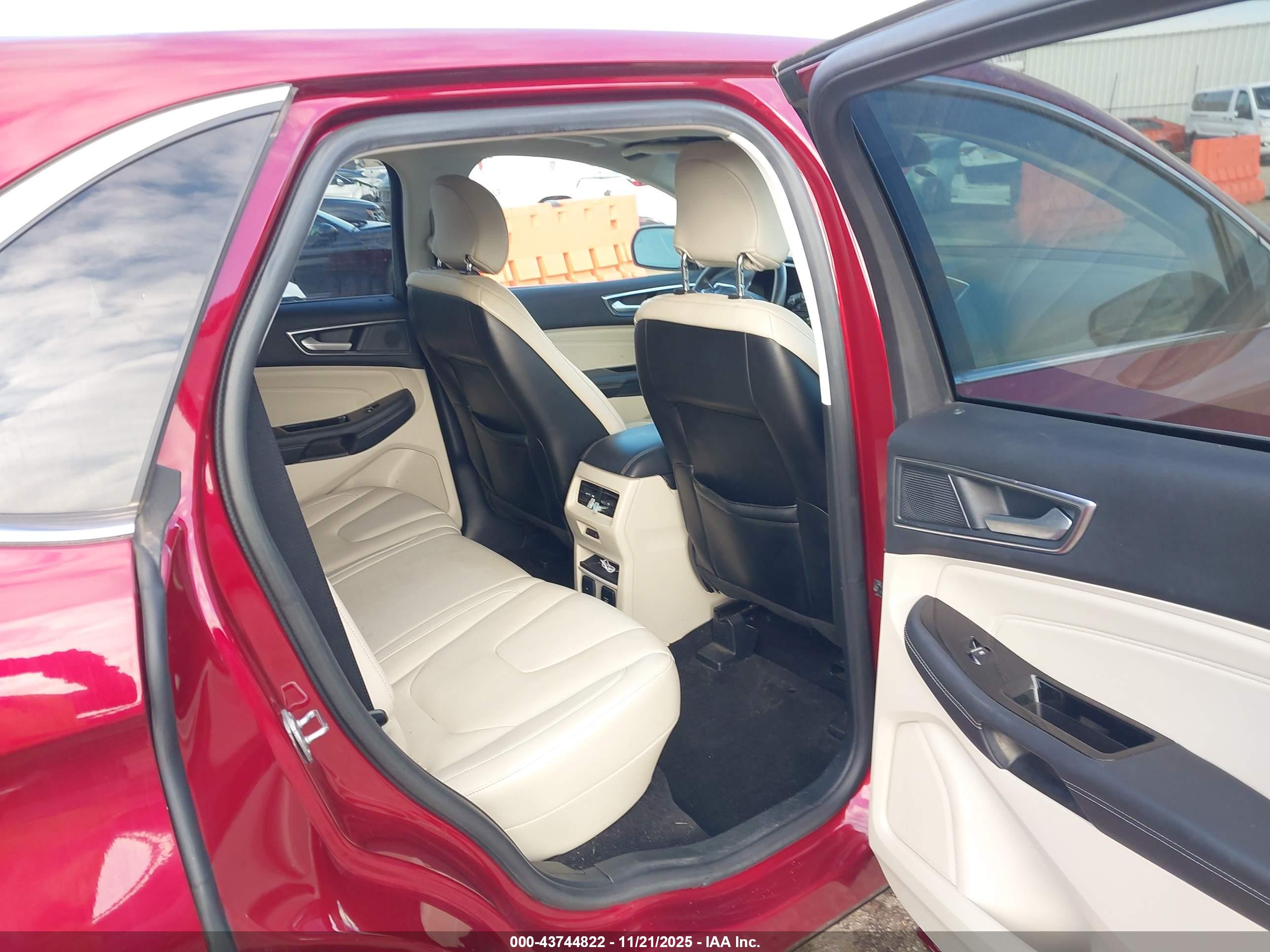 FORD EDGE image 8