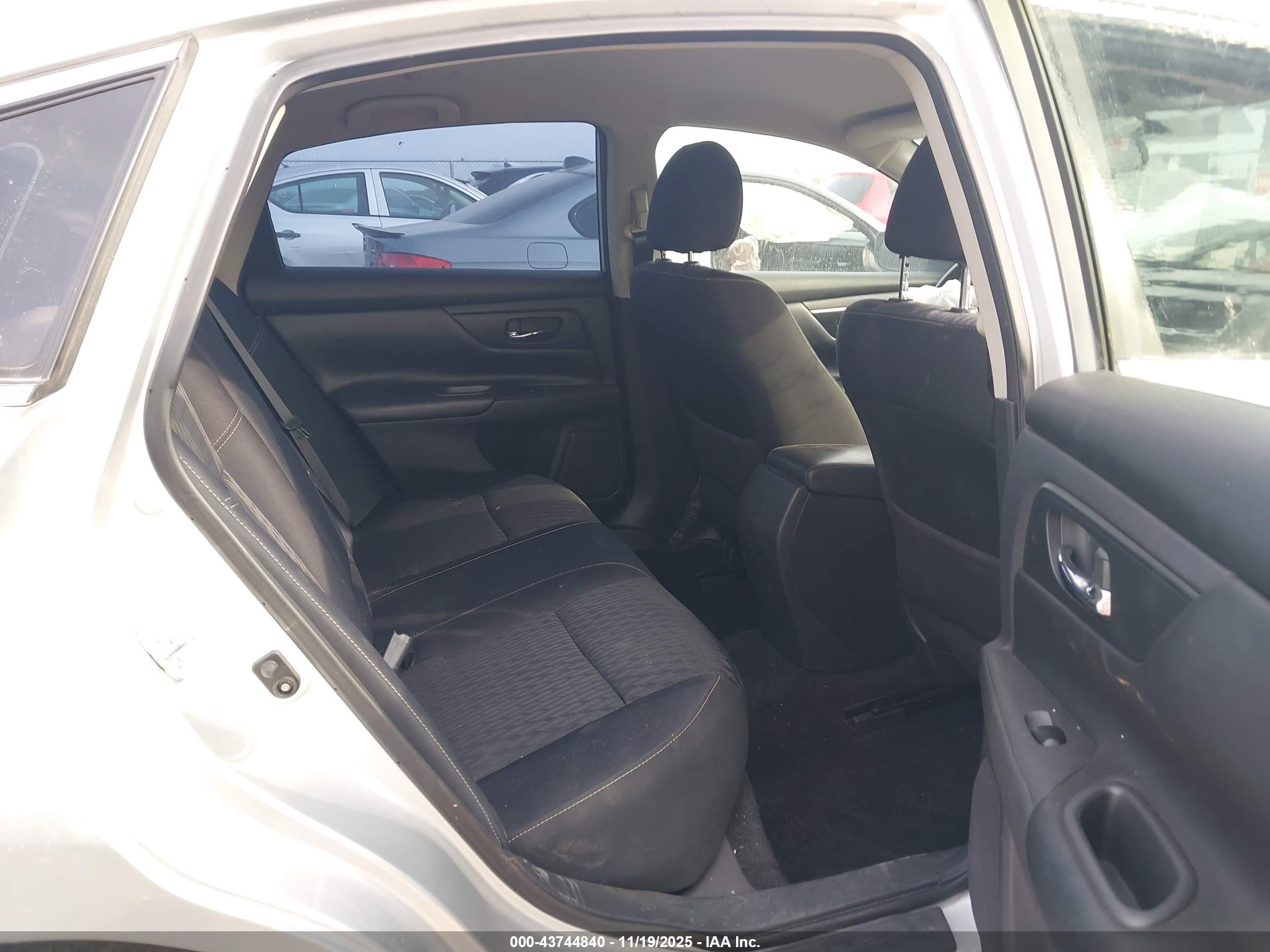 NISSAN ALTIMA image 8