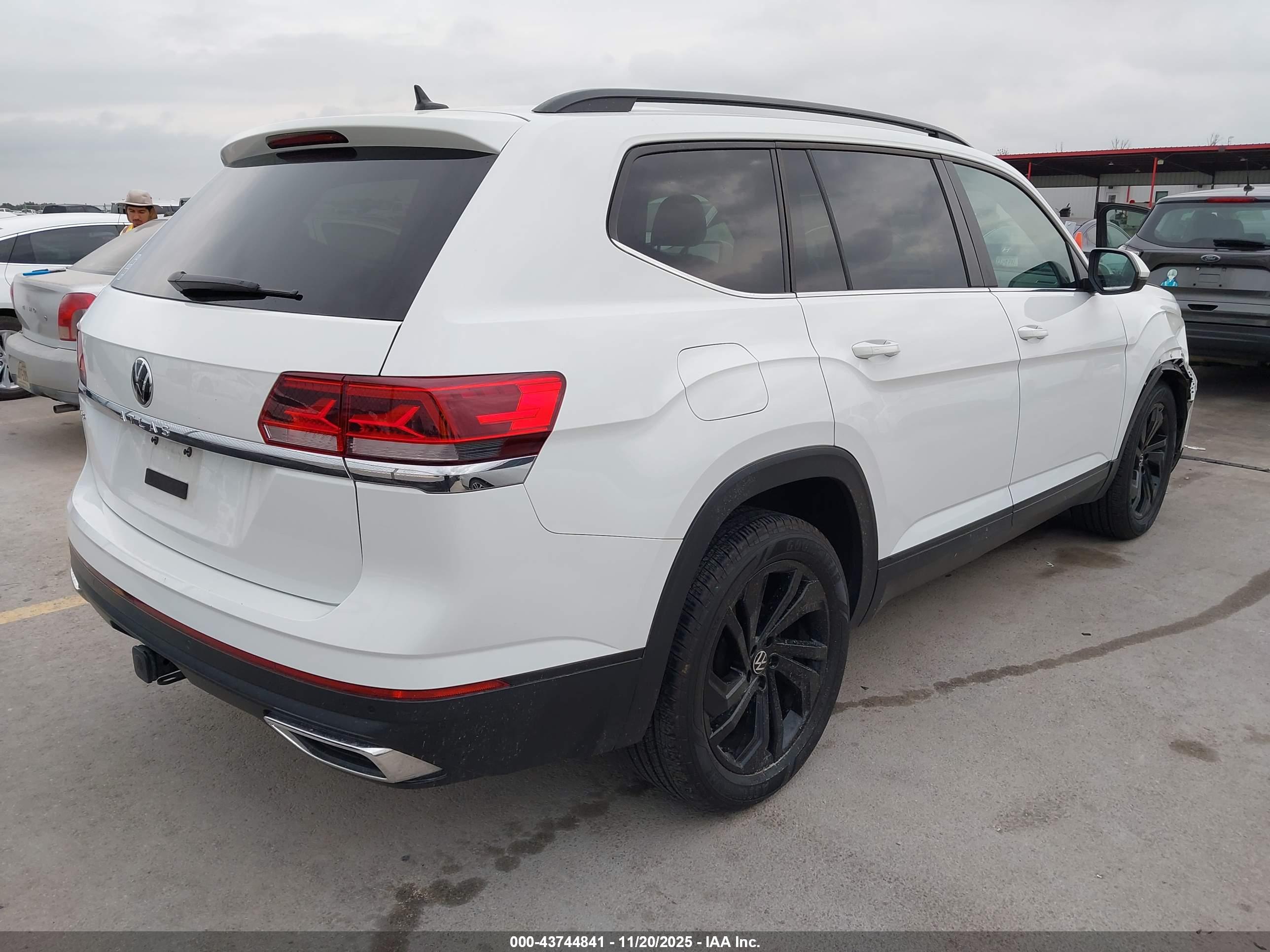 VOLKSWAGEN ATLAS image 4