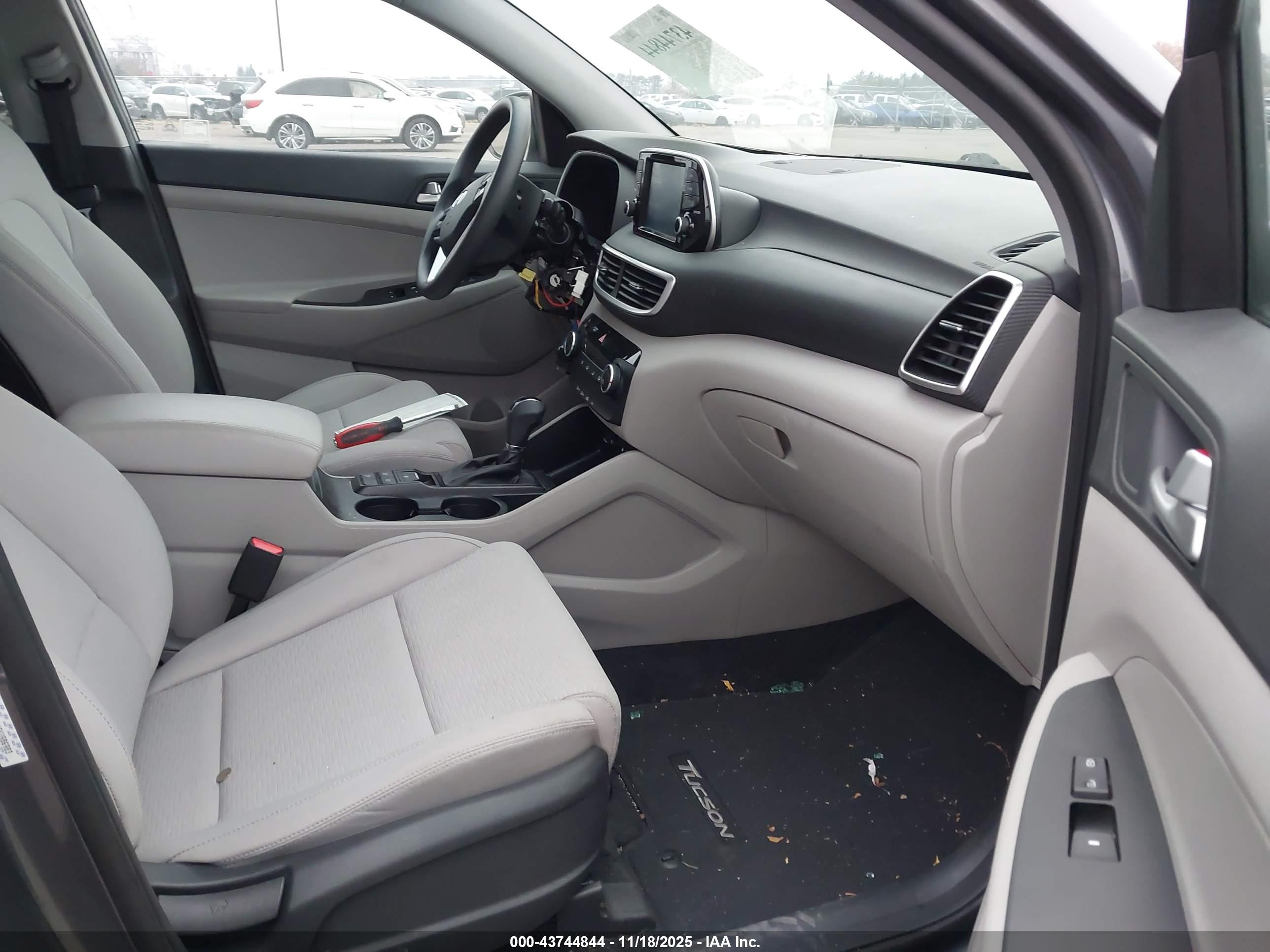 HYUNDAI TUCSON image 5