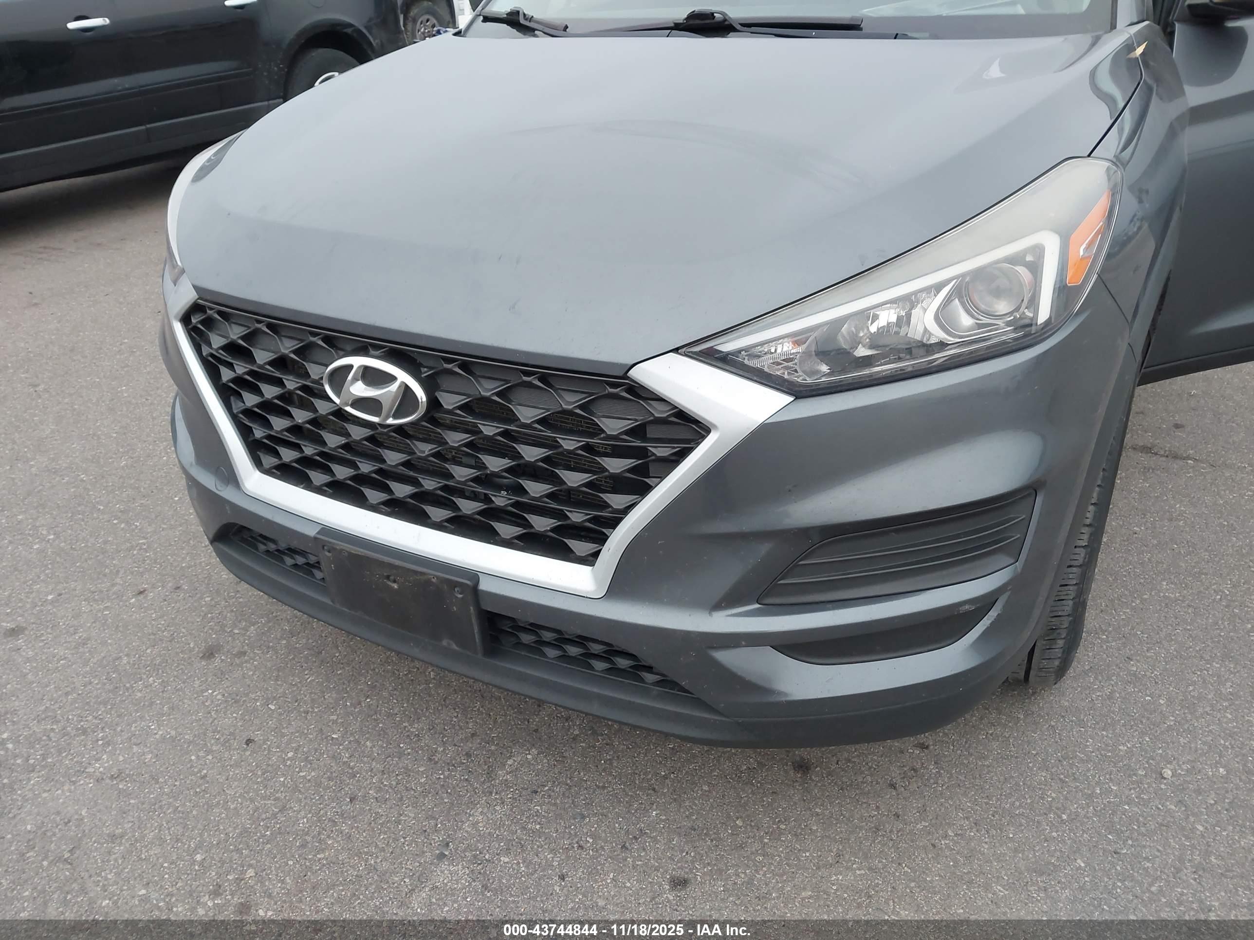 HYUNDAI TUCSON image 6