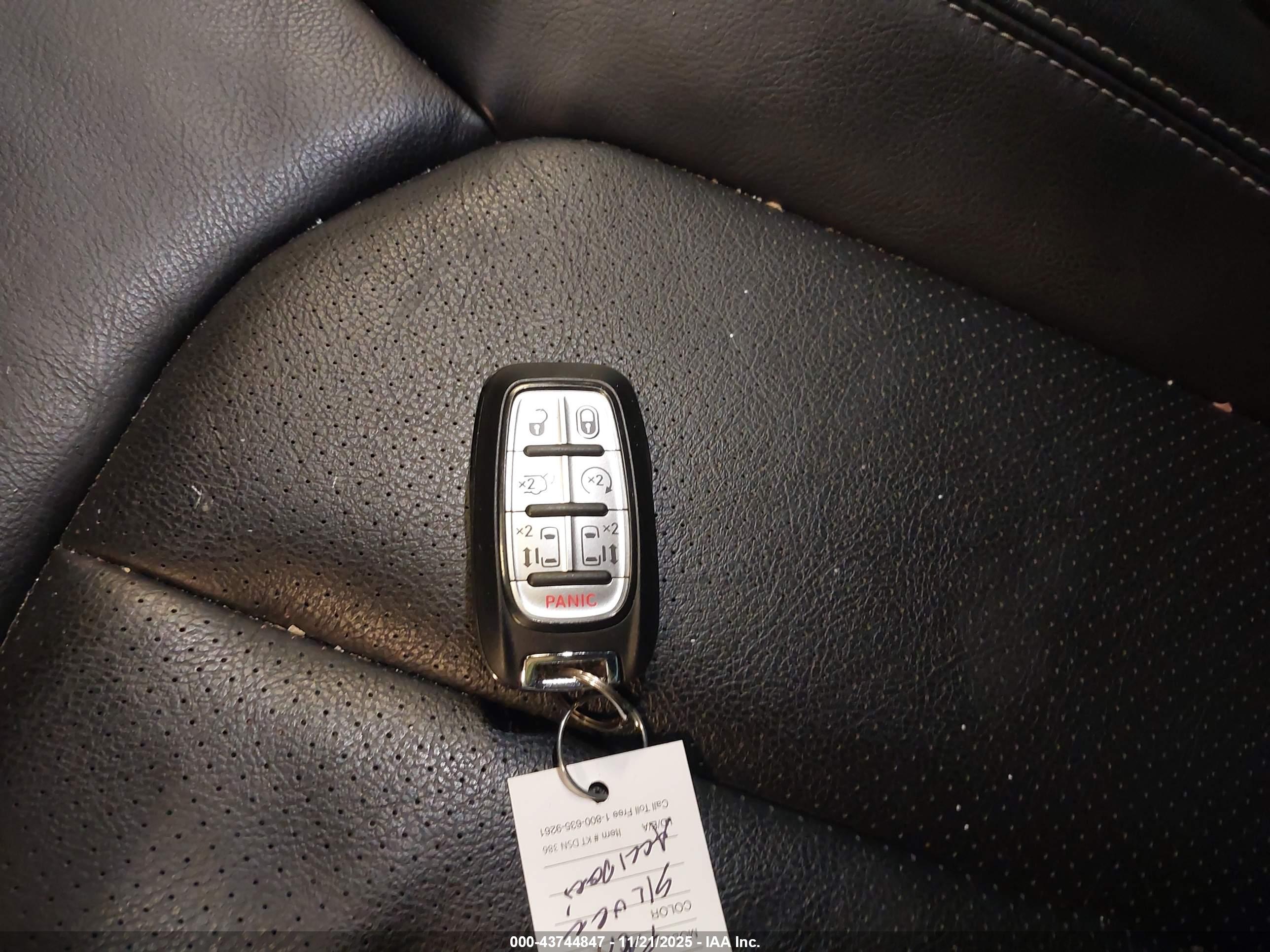 CHRYSLER PACIFICA image 11