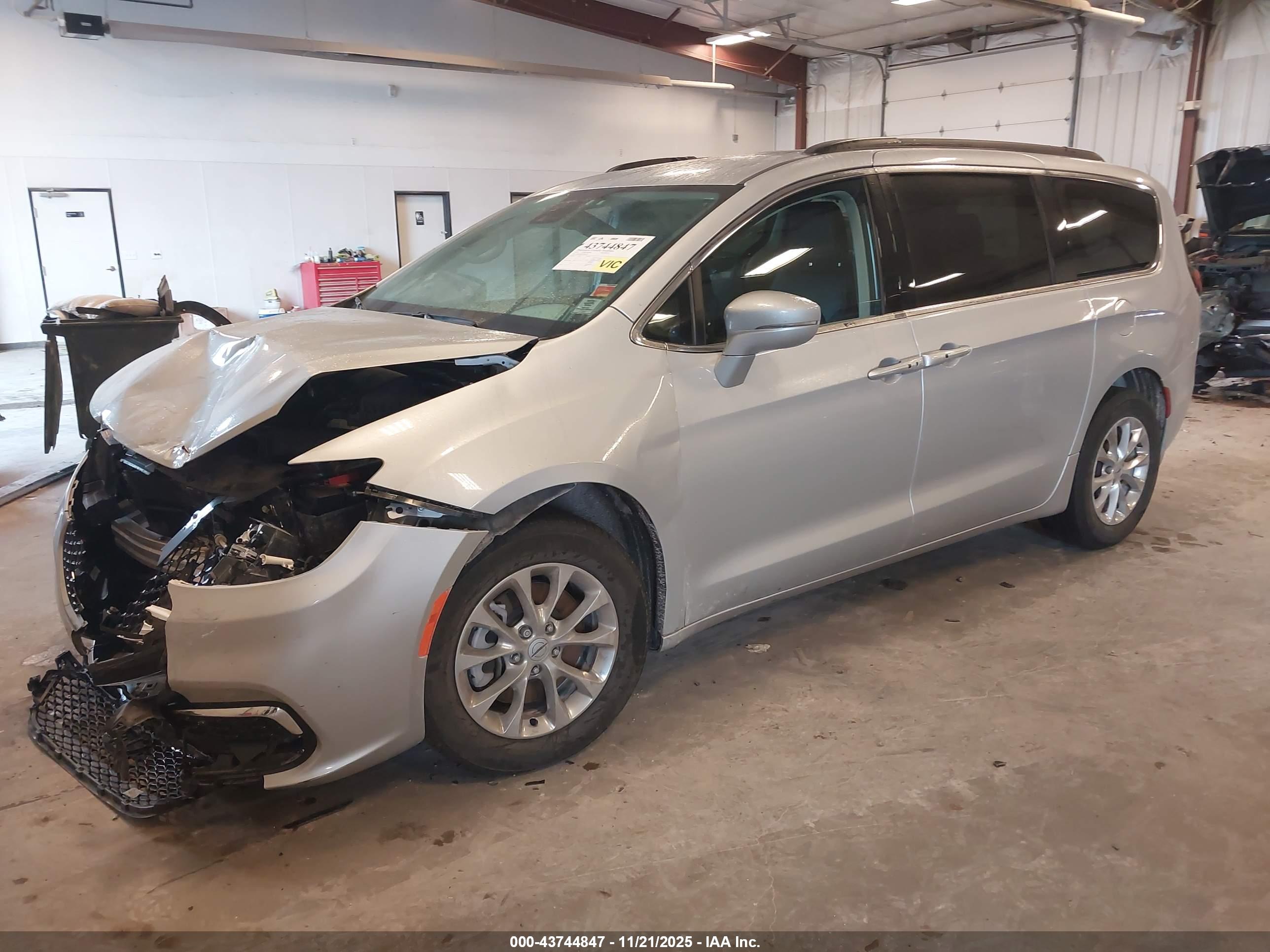 CHRYSLER PACIFICA image 2