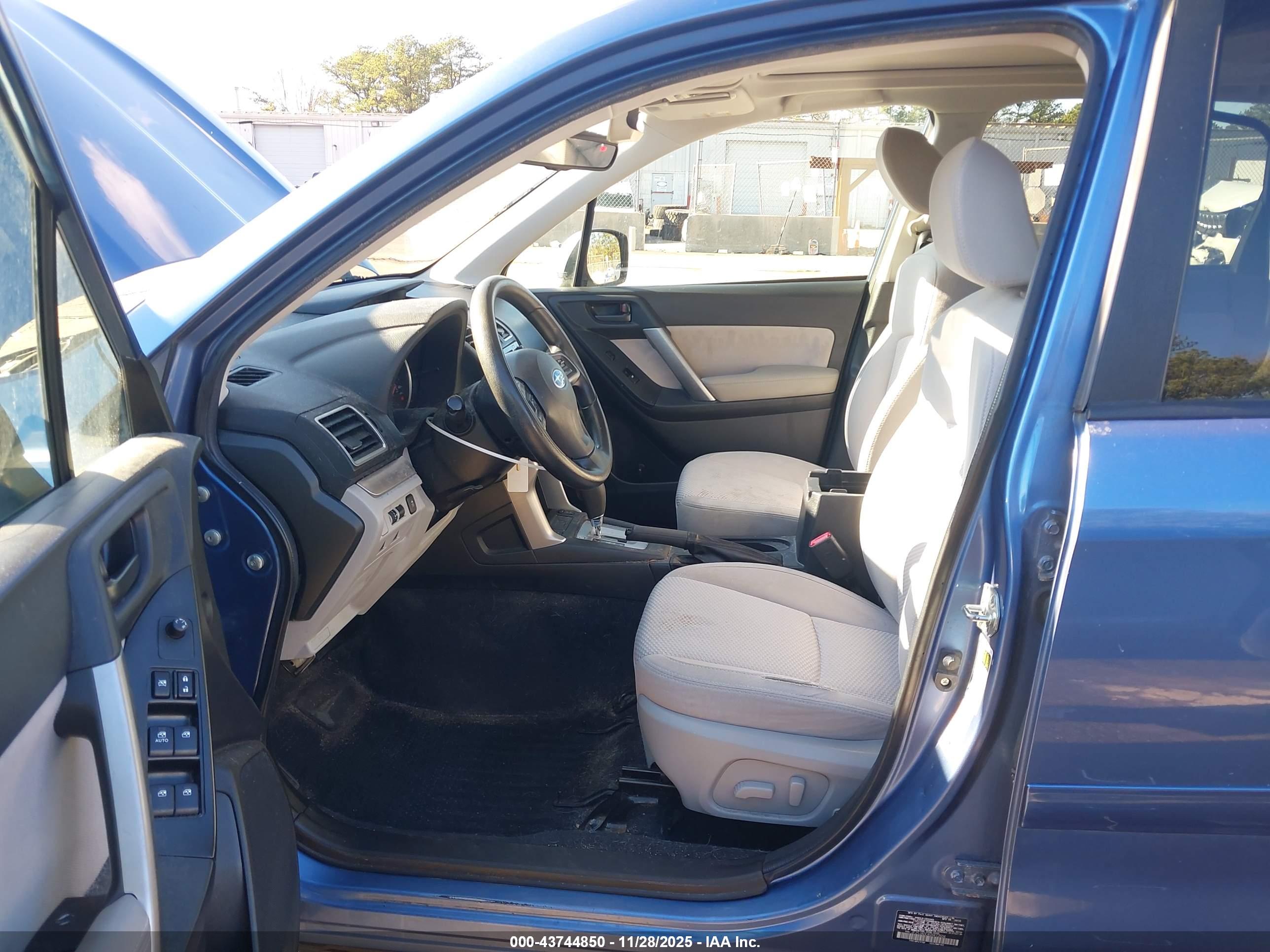 SUBARU FORESTER image 5