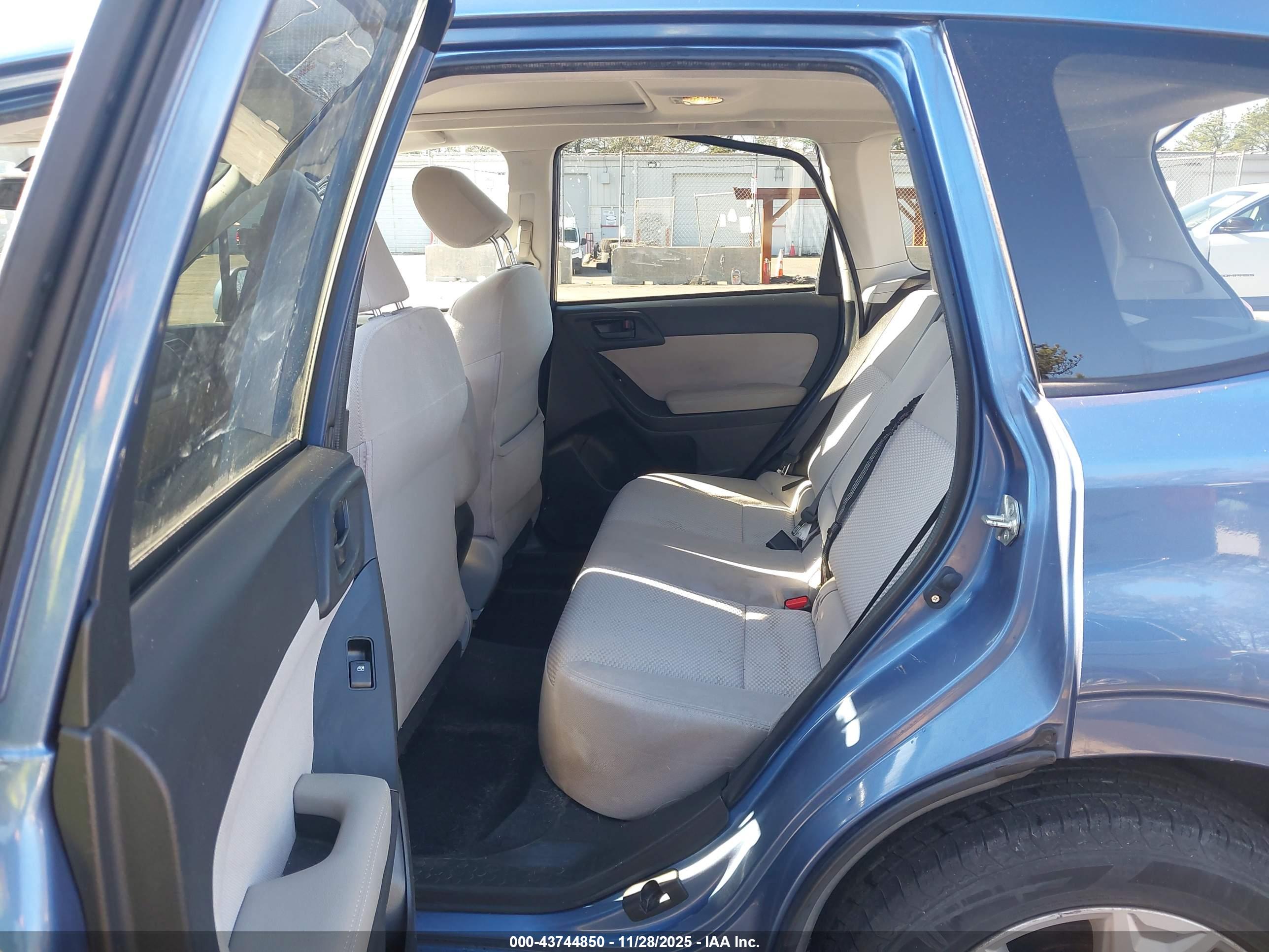 SUBARU FORESTER image 8