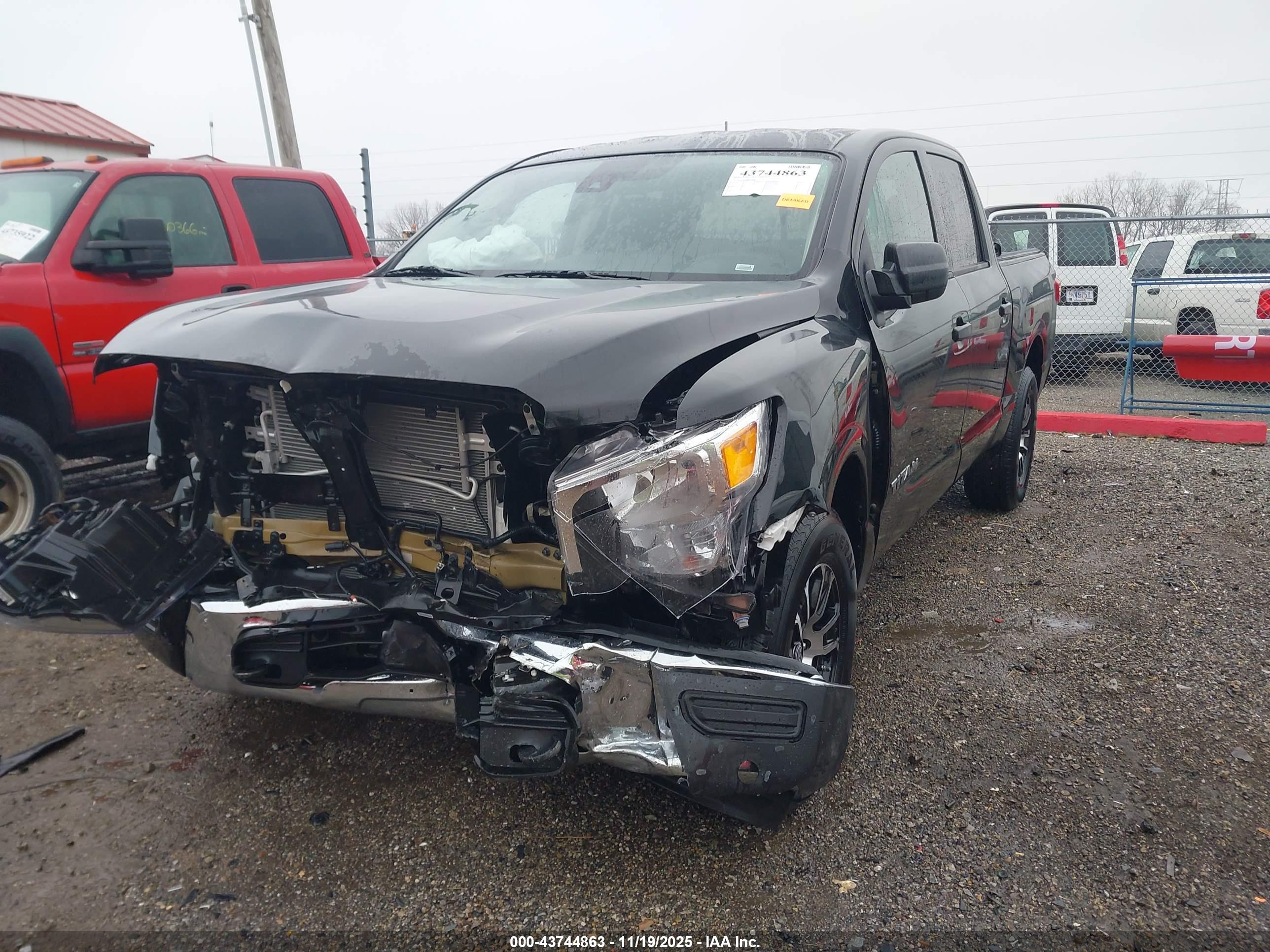NISSAN TITAN image 2
