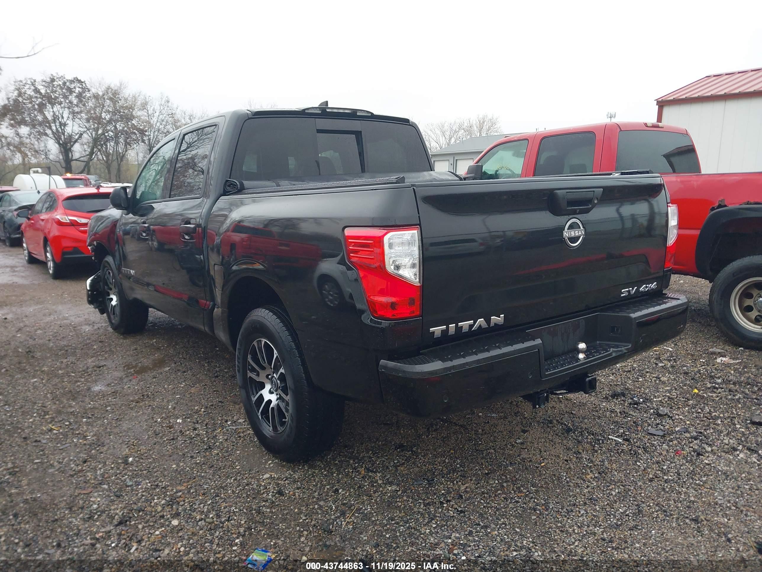 NISSAN TITAN image 3