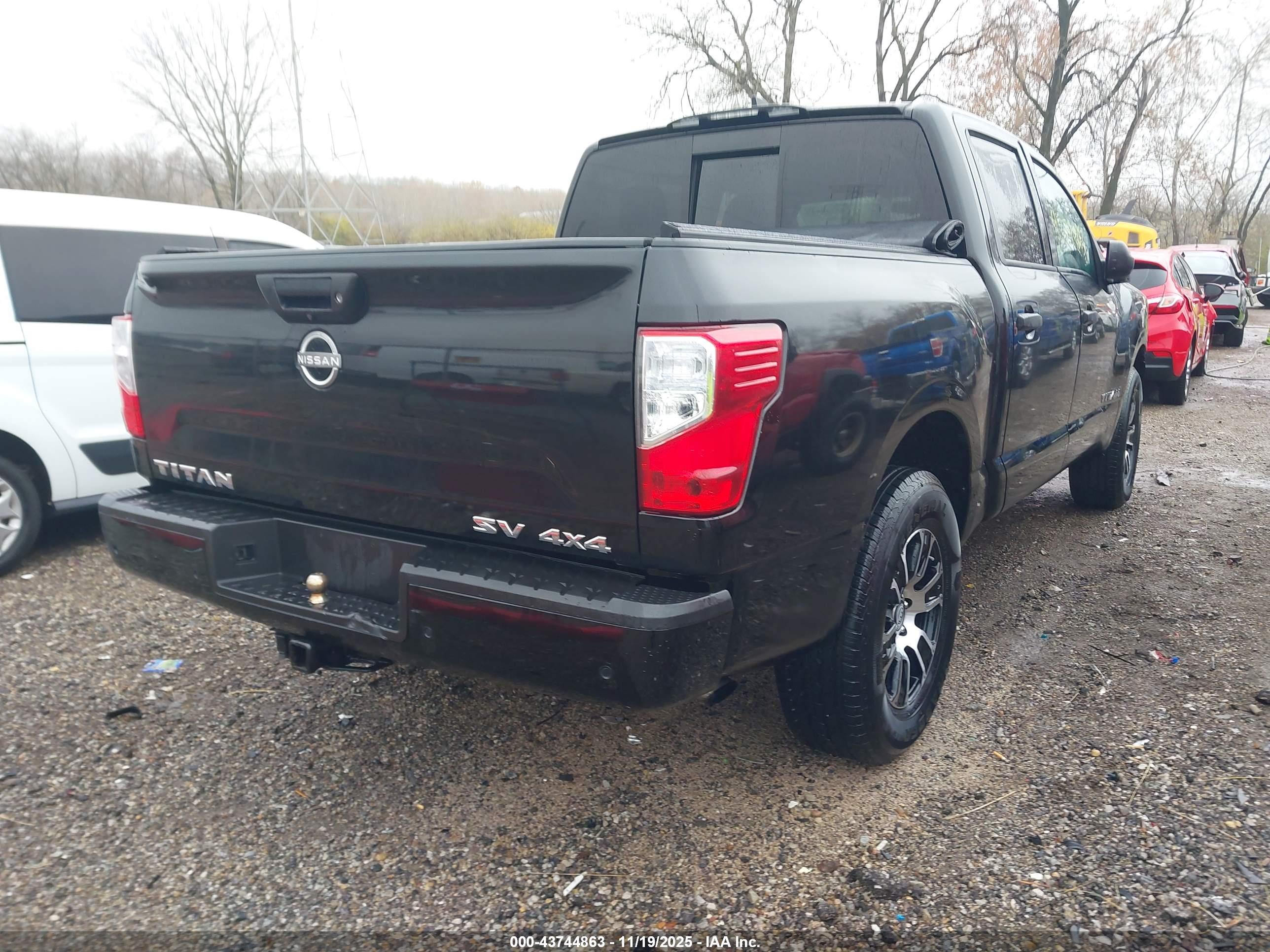 NISSAN TITAN image 4