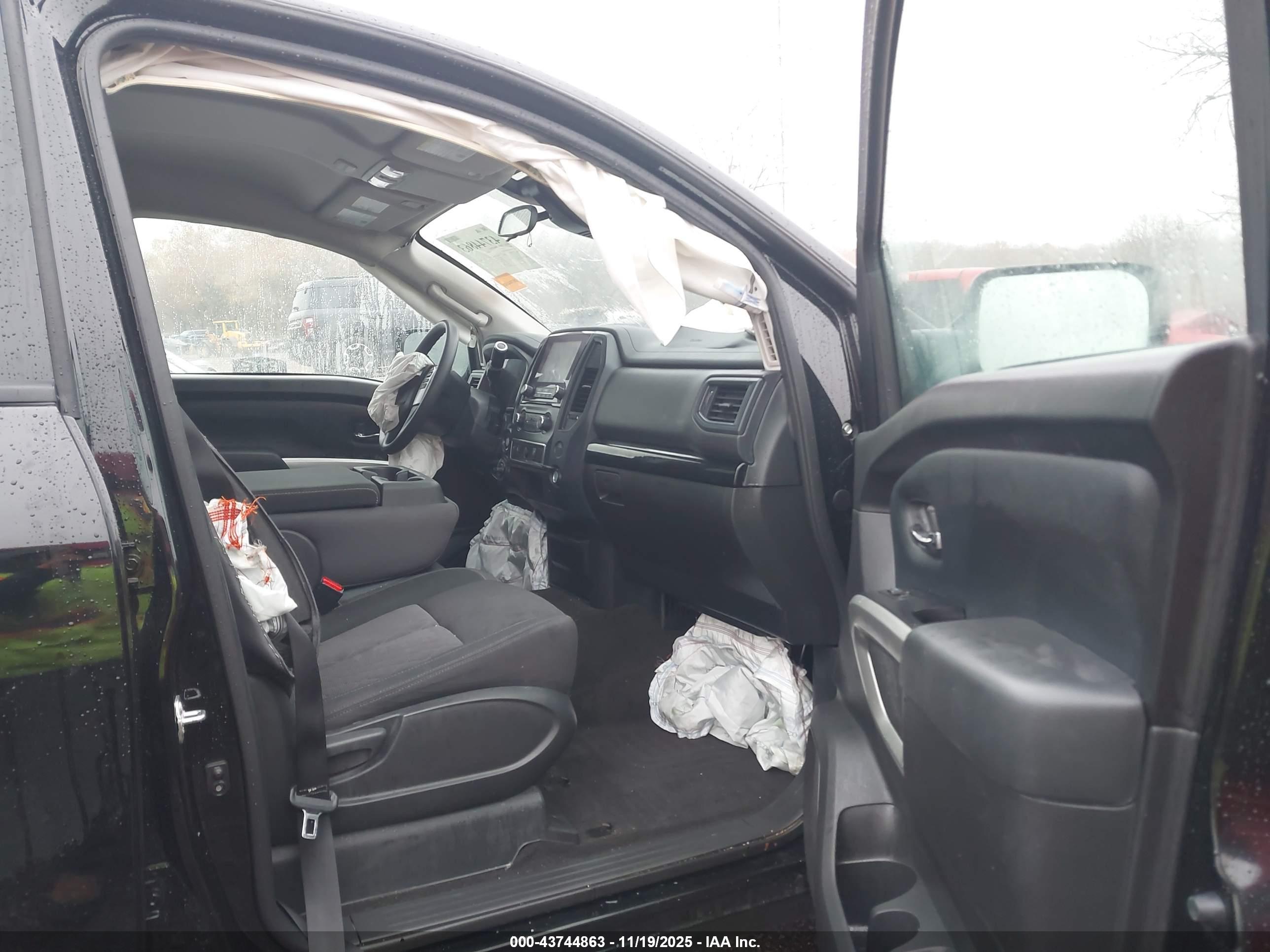 NISSAN TITAN image 5