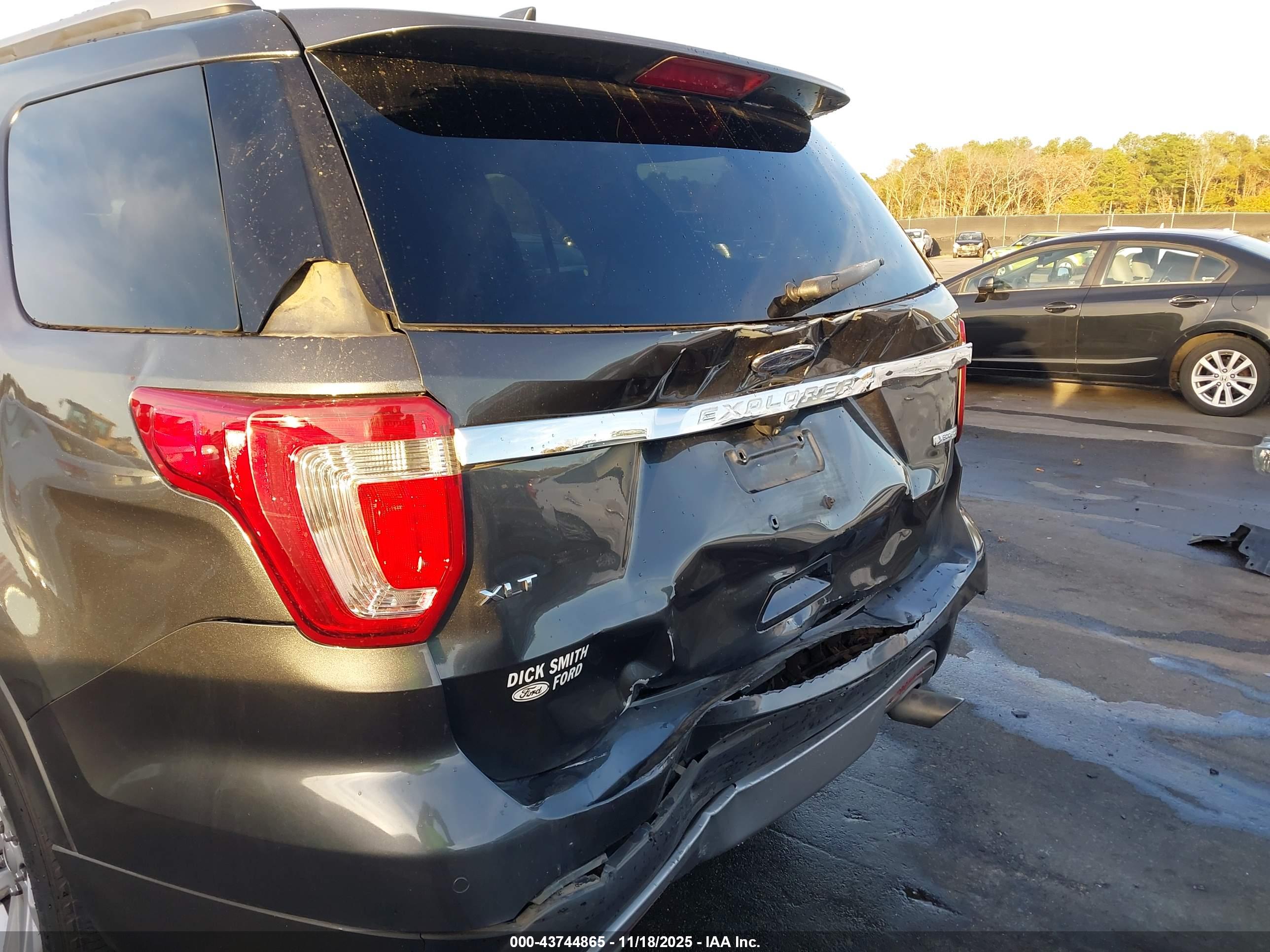 FORD EXPLORER image 6