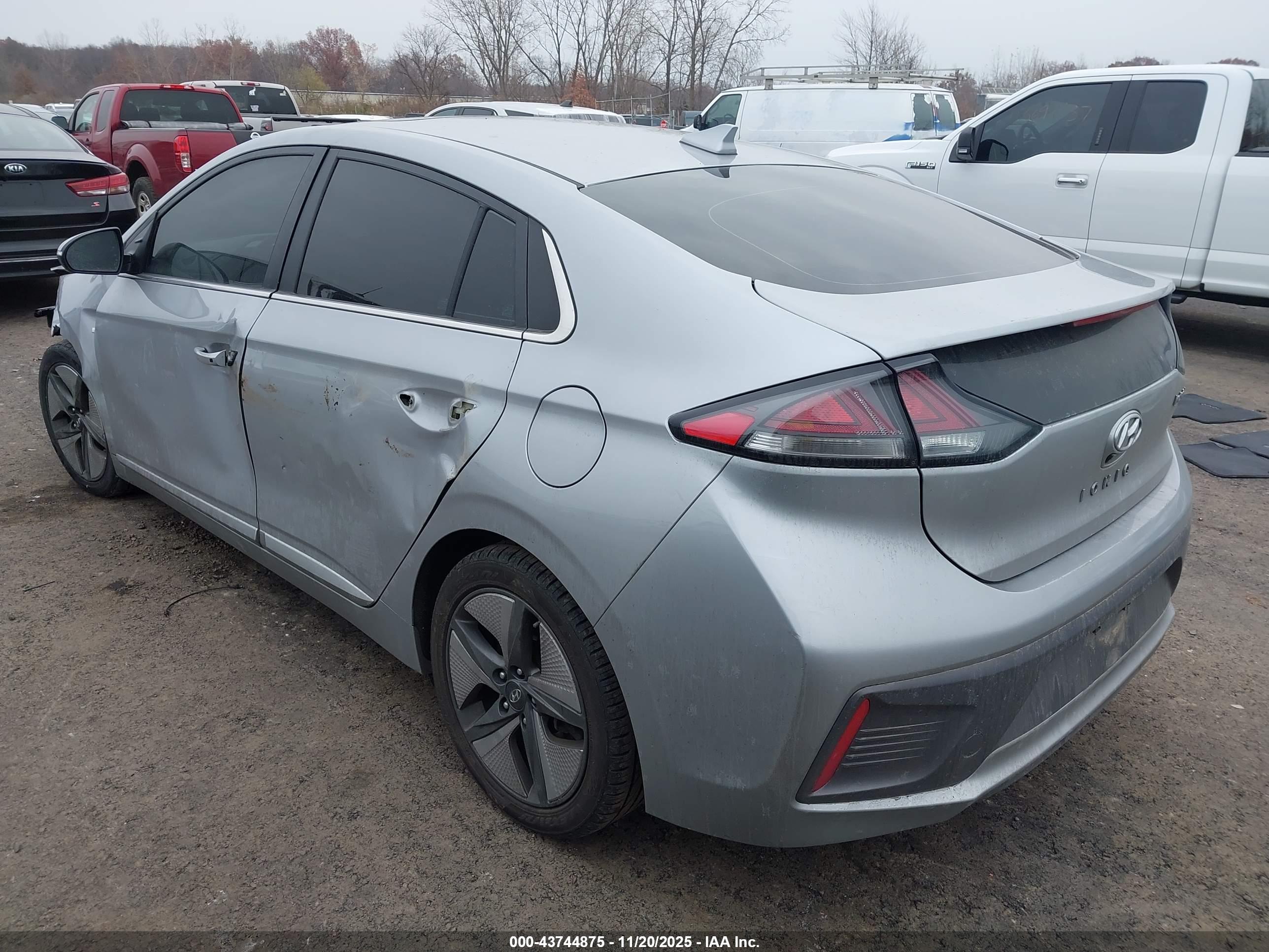 HYUNDAI IONIQ image 3