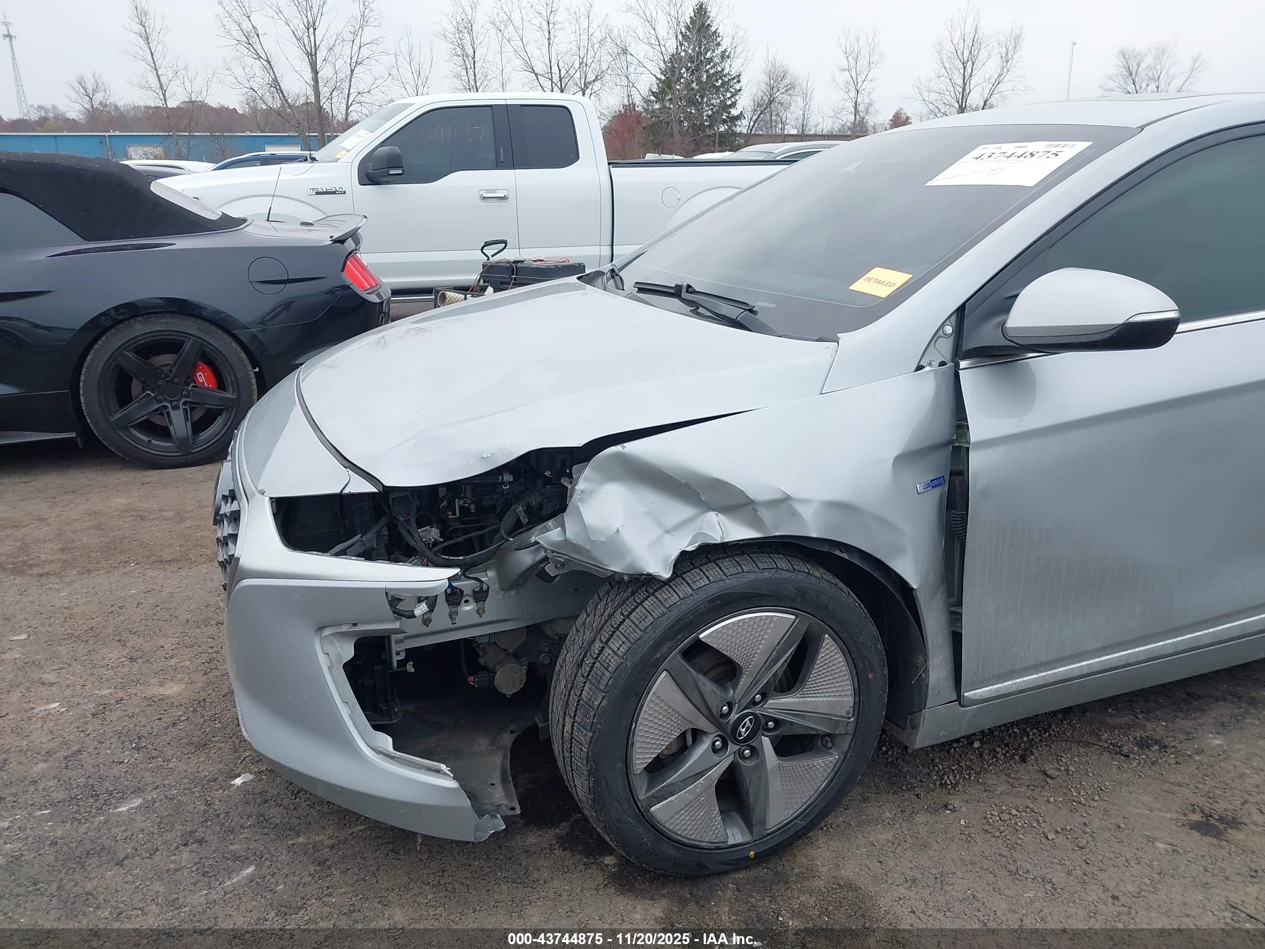 HYUNDAI IONIQ image 6