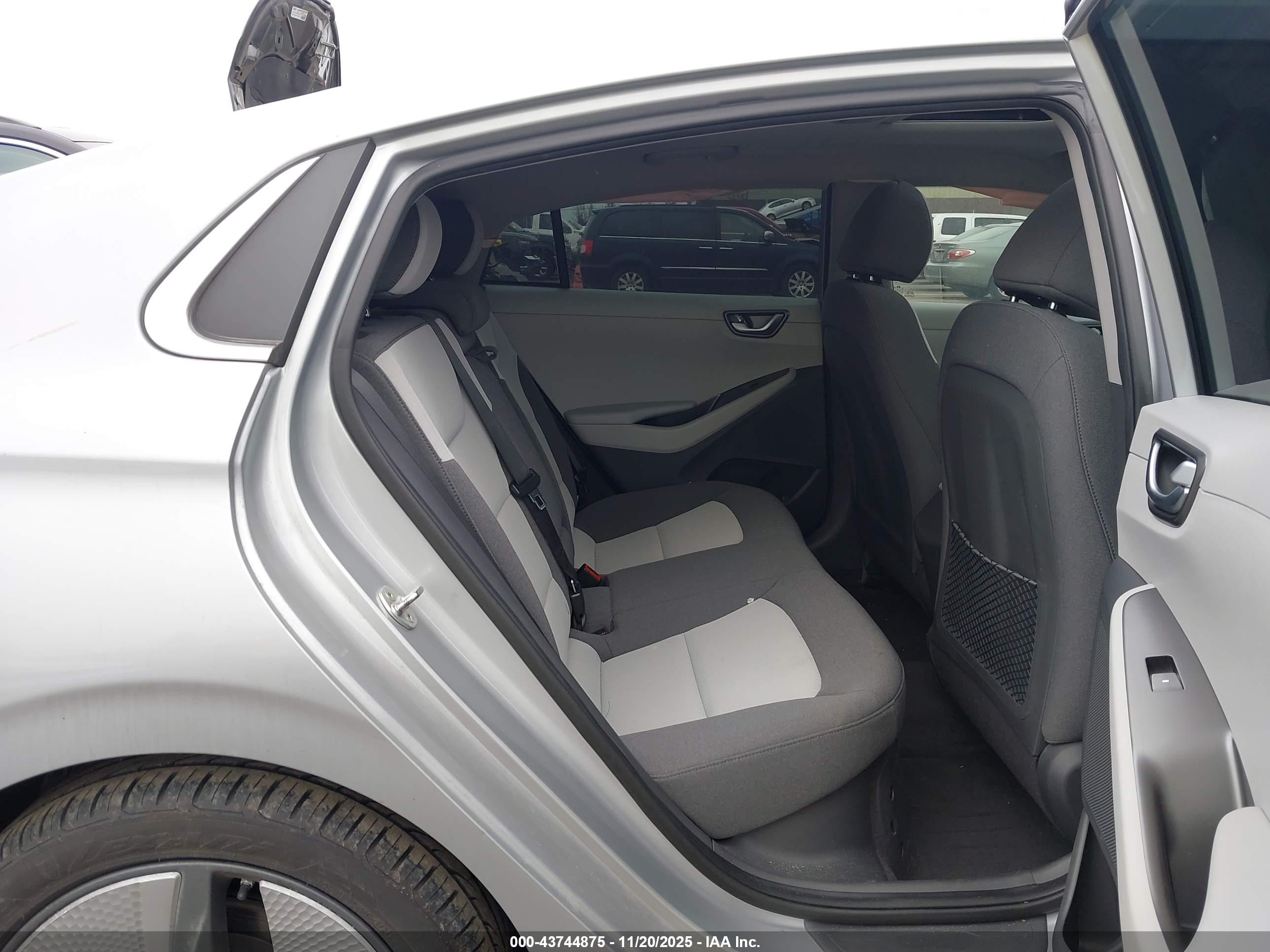 HYUNDAI IONIQ image 8